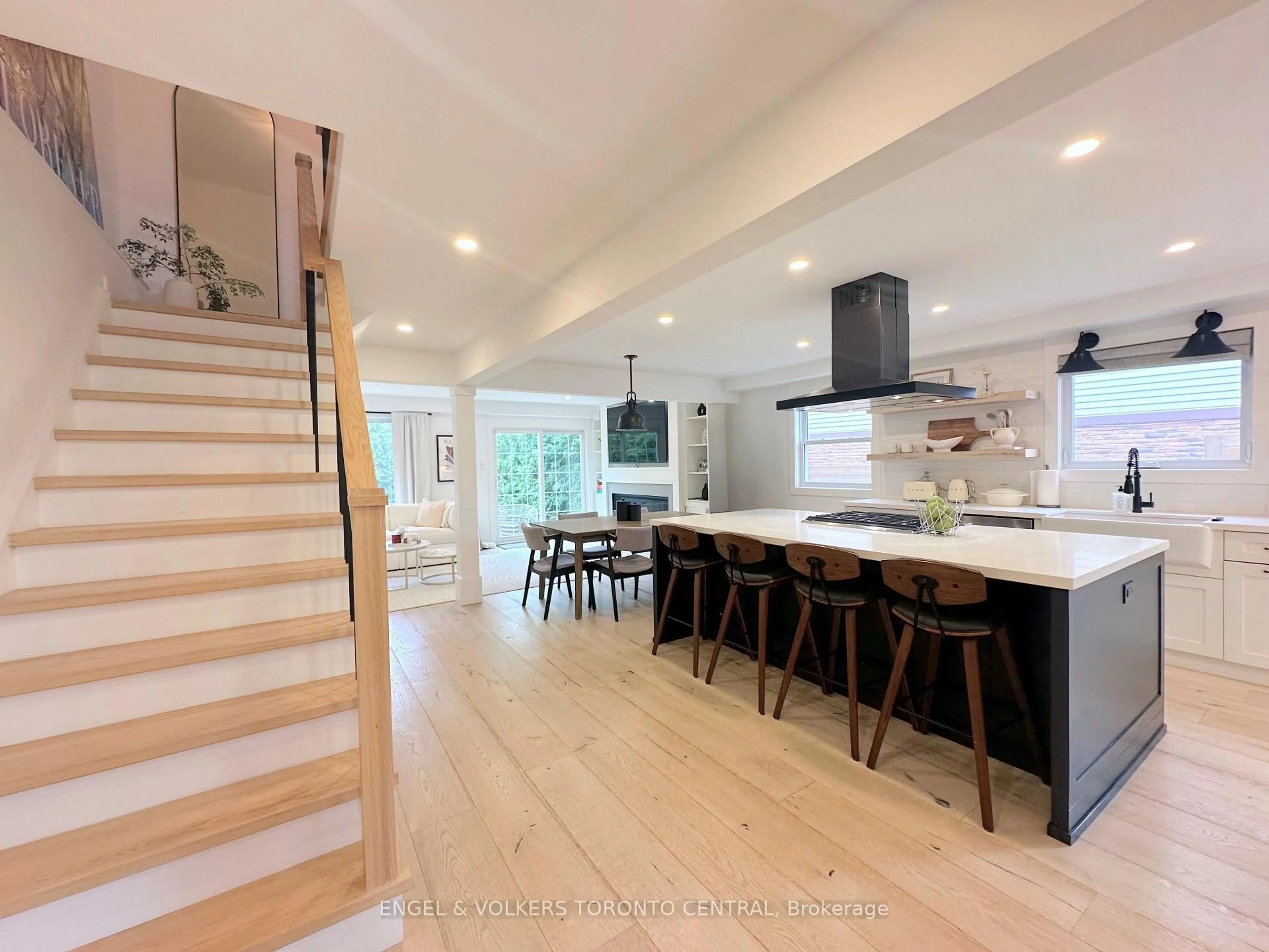 Open concept kitchen, unknown for 1497 Lancaster Dr, Oakville Ontario L6H 2T2