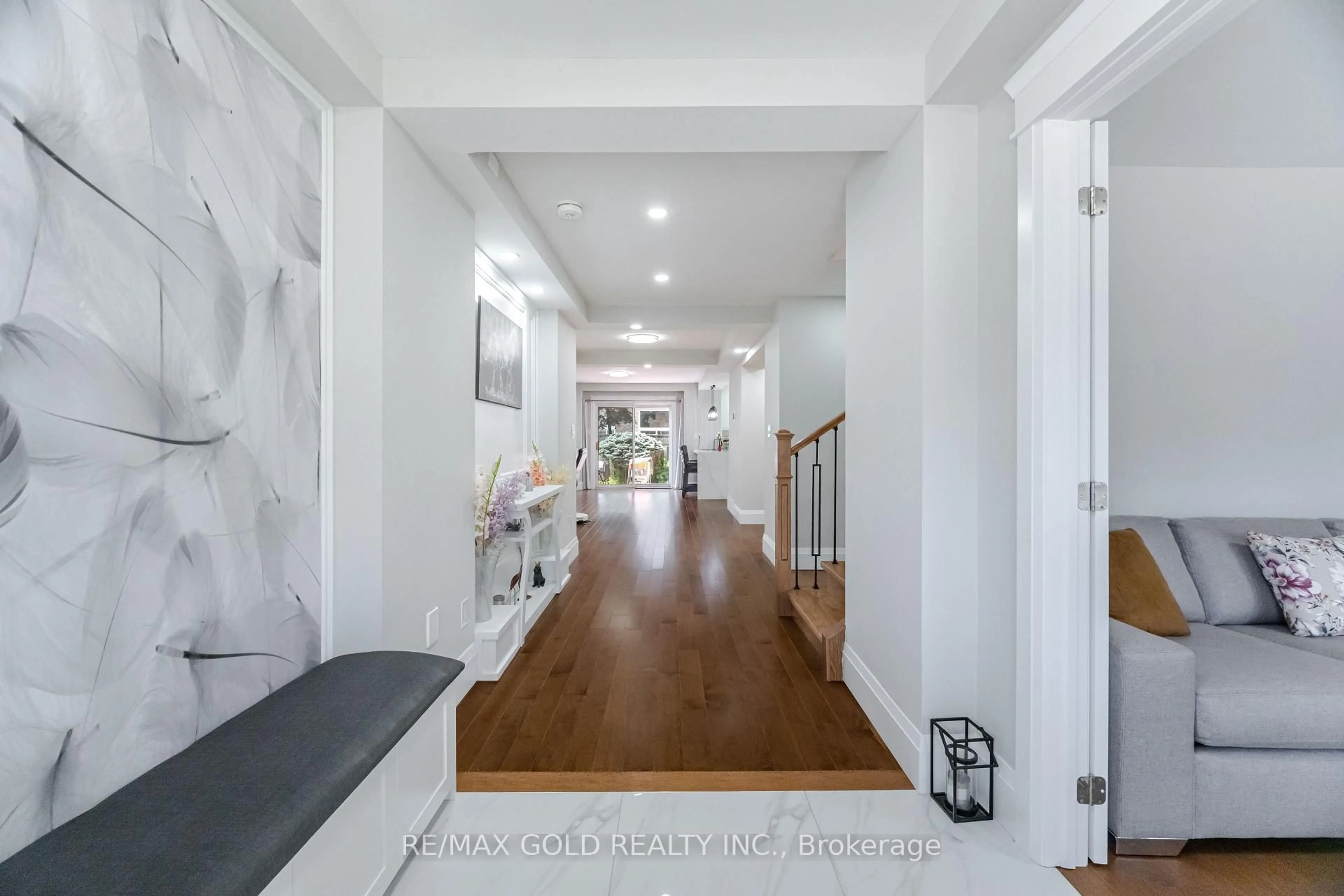 Indoor entryway for 8 Foxmere Rd, Brampton Ontario L7A 1S6