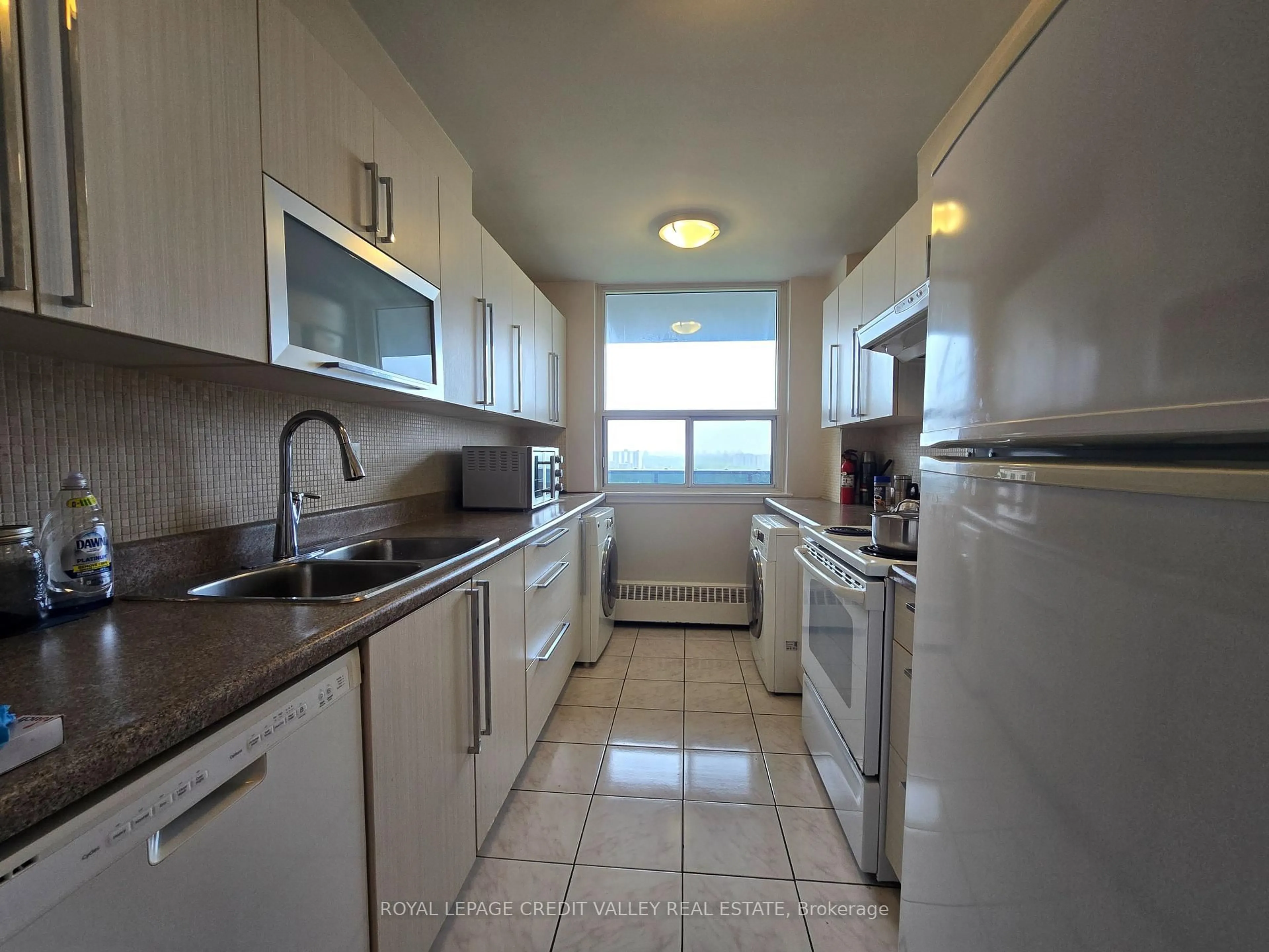 Standard kitchen, ceramic/tile floor for 235 Grandravine Dr #1705, Toronto Ontario M3N 1J2