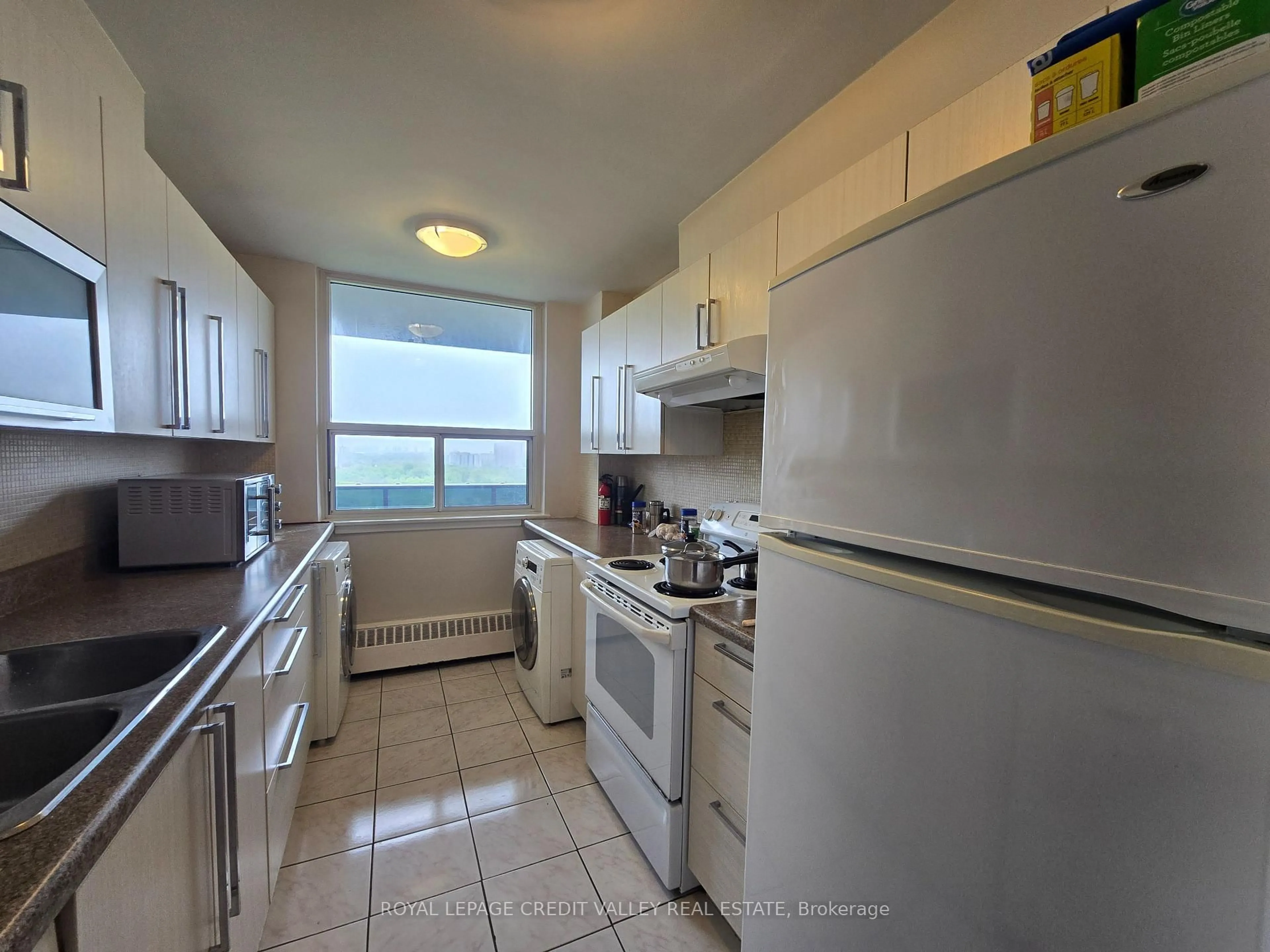 Standard kitchen, ceramic/tile floor for 235 Grandravine Dr #1705, Toronto Ontario M3N 1J2