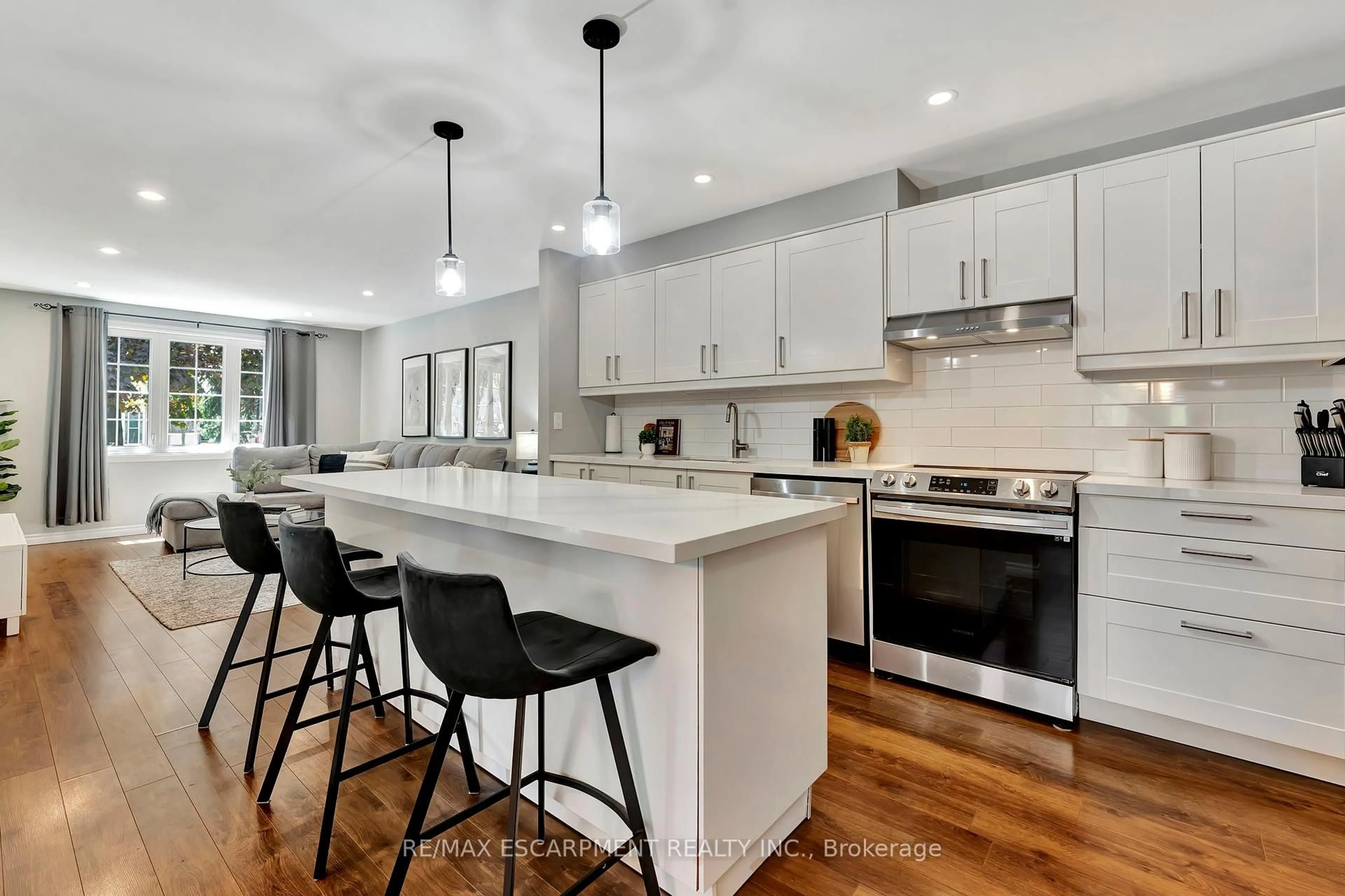 Open concept kitchen, unknown for 2367 Holyhead Dr, Burlington Ontario L7P 3V2