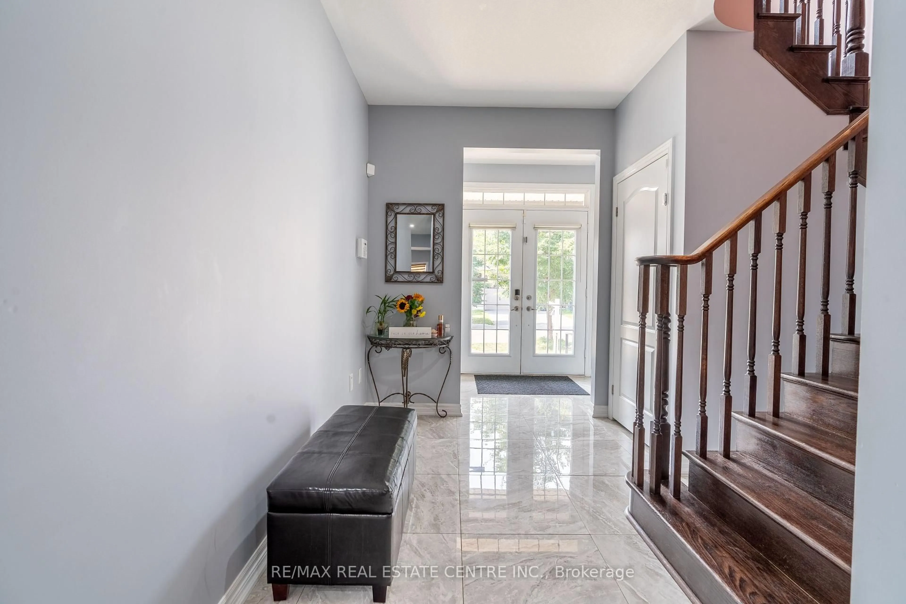 Indoor entryway for 25 Hammerhead Rd, Brampton Ontario L7A 0G4
