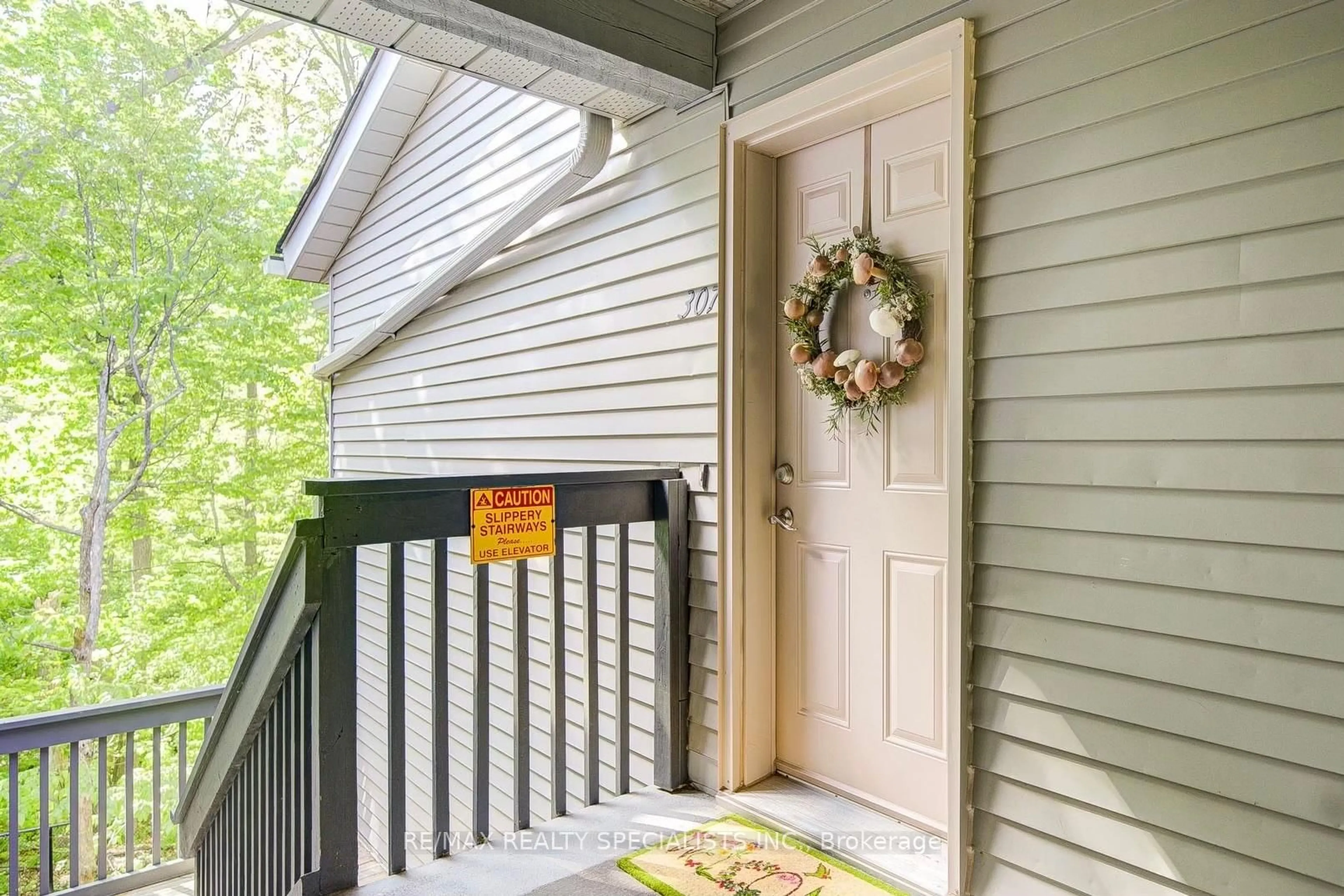 Indoor entryway for 2030 Cleaver Ave #307, Burlington Ontario L7M 4C3
