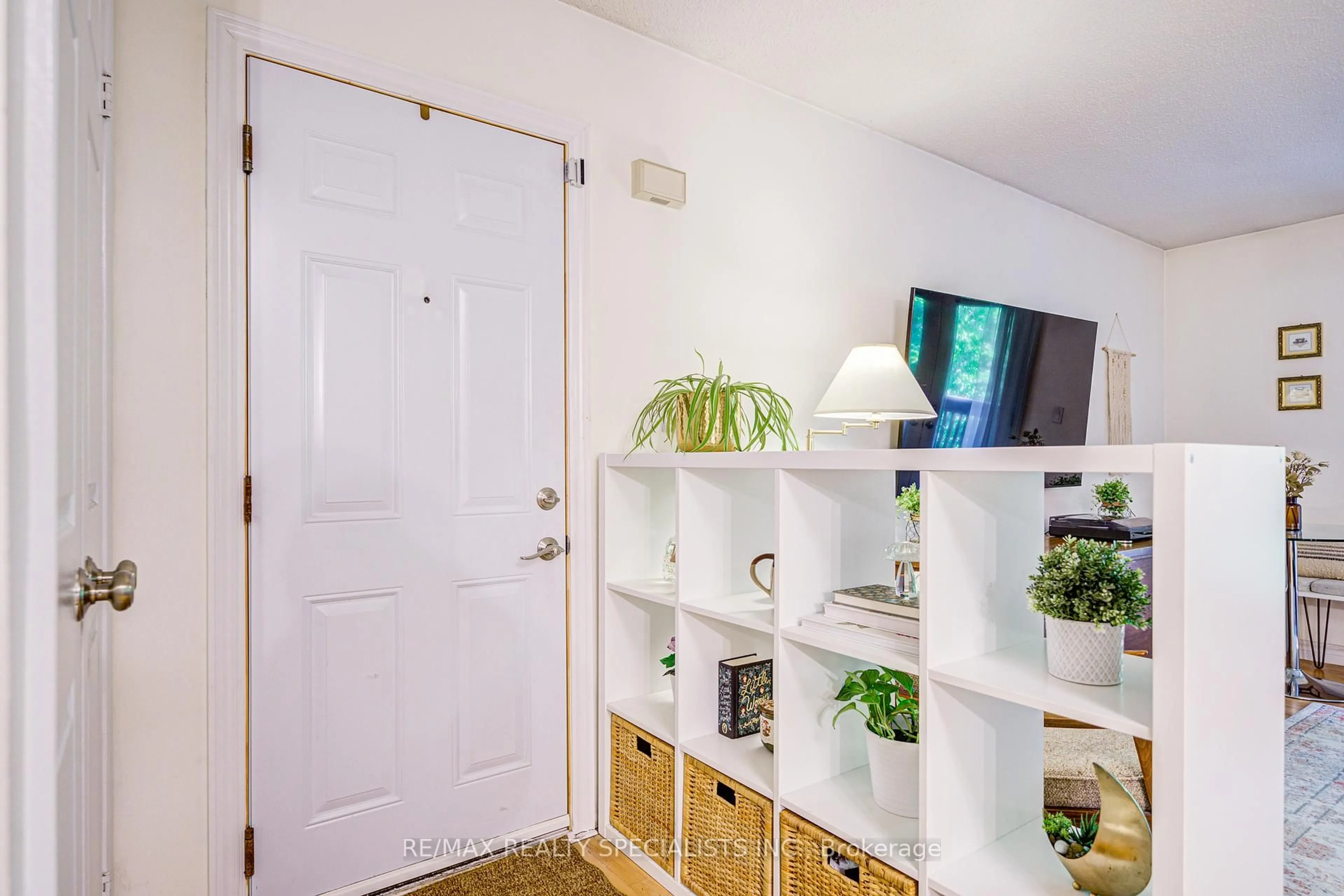 Indoor entryway for 2030 Cleaver Ave #307, Burlington Ontario L7M 4C3