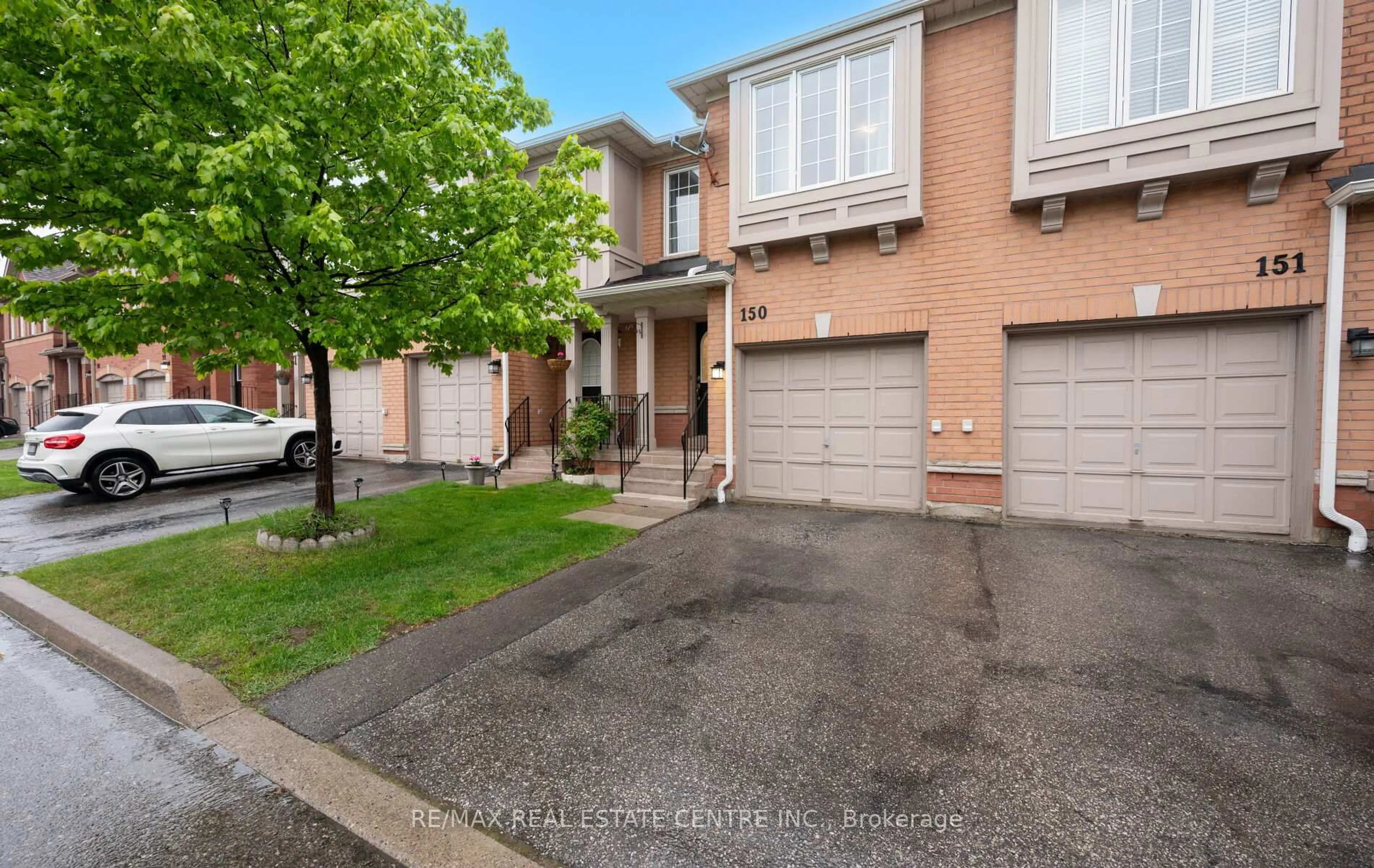 A pic from outside/outdoor area/front of a property/back of a property/a pic from drone, street for 5030 Heatherleigh Ave #150, Mississauga Ontario L5V 2G7