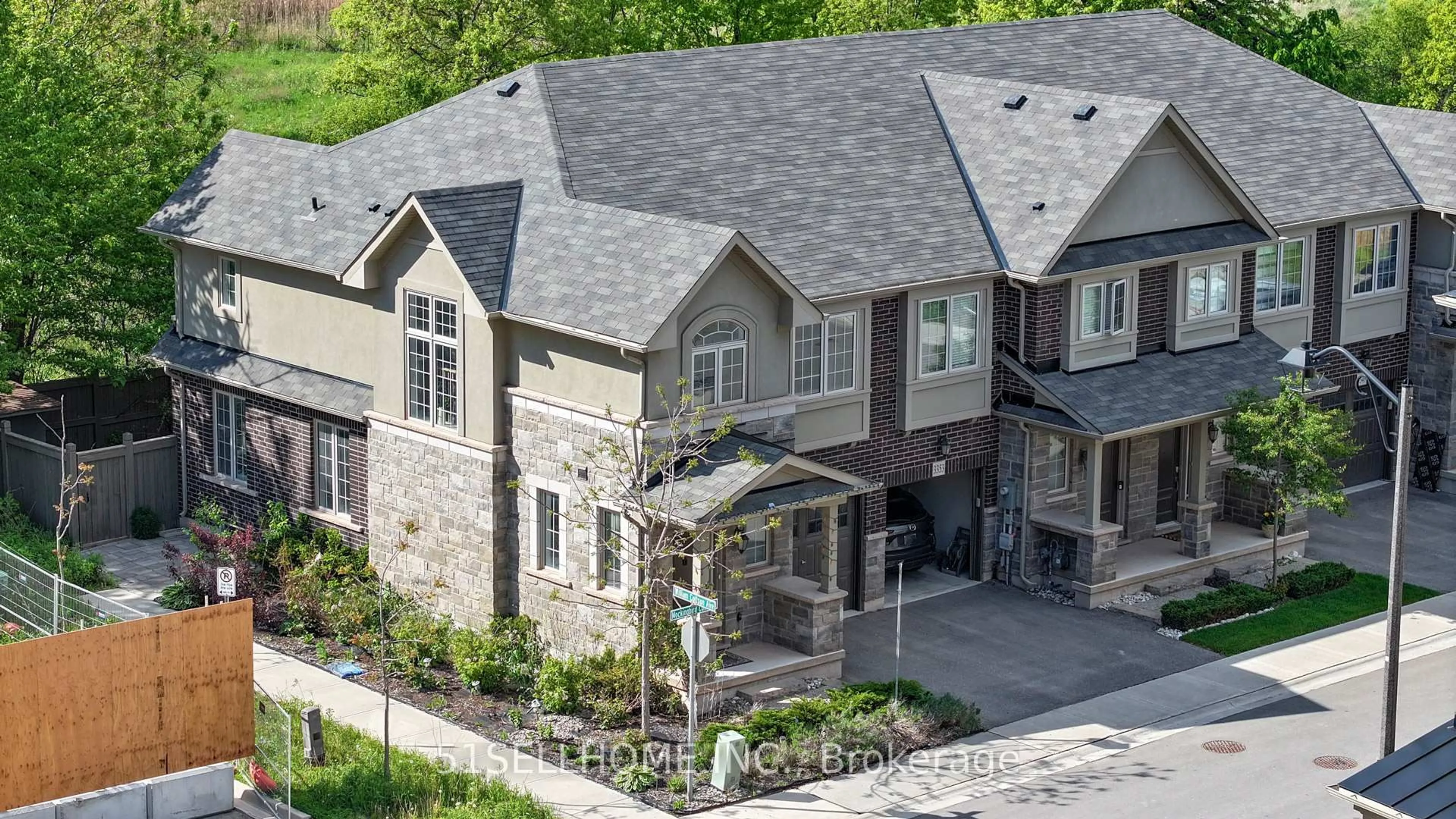 Home with brick exterior material, unknown for 3355 Mockingbird Common, Oakville Ontario L6H 0X1