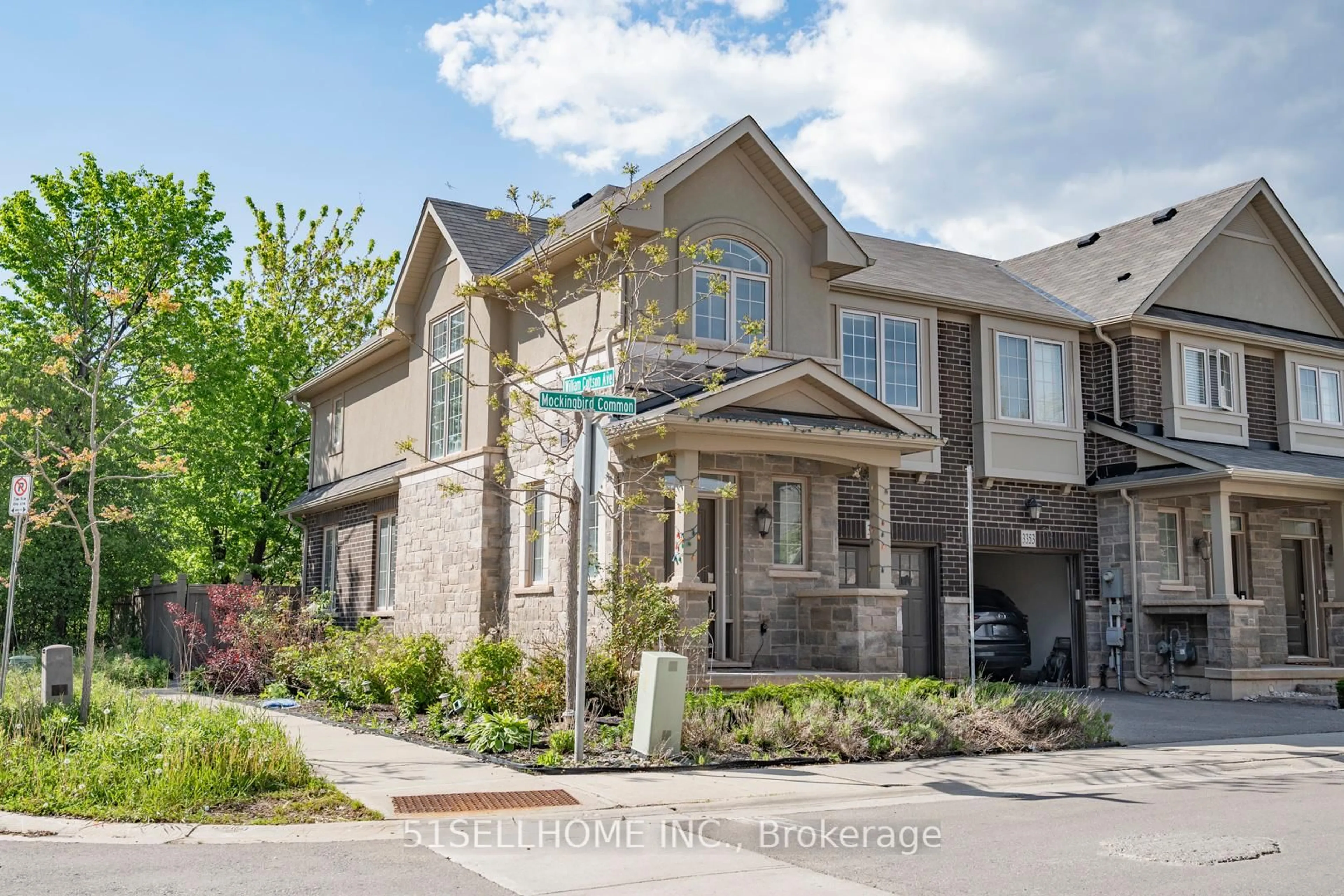 Home with brick exterior material, street for 3355 Mockingbird Common, Oakville Ontario L6H 0X1