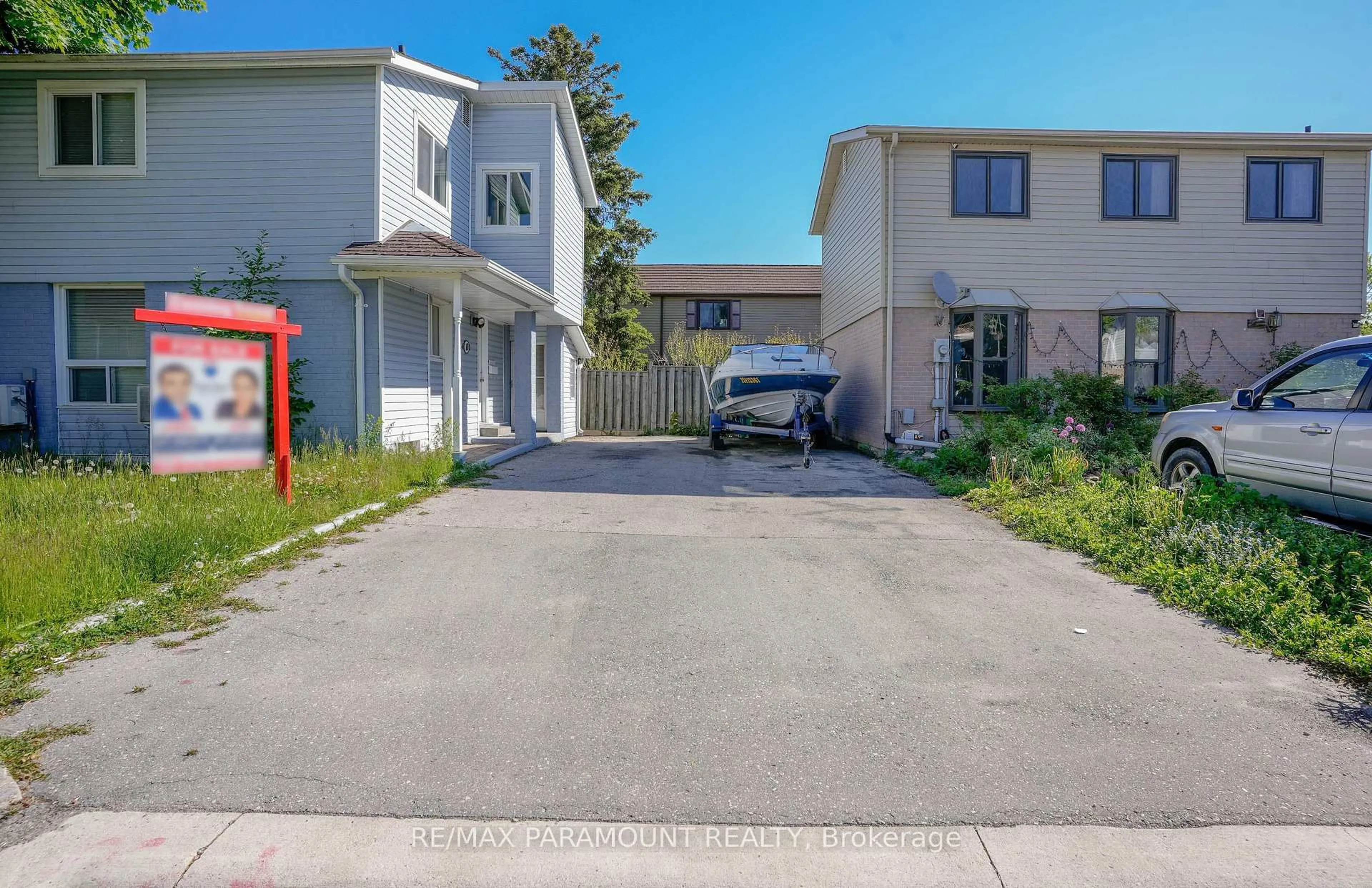 A pic from outside/outdoor area/front of a property/back of a property/a pic from drone, street for 10 Hannibal Sq, Brampton Ontario L6S 1Y5
