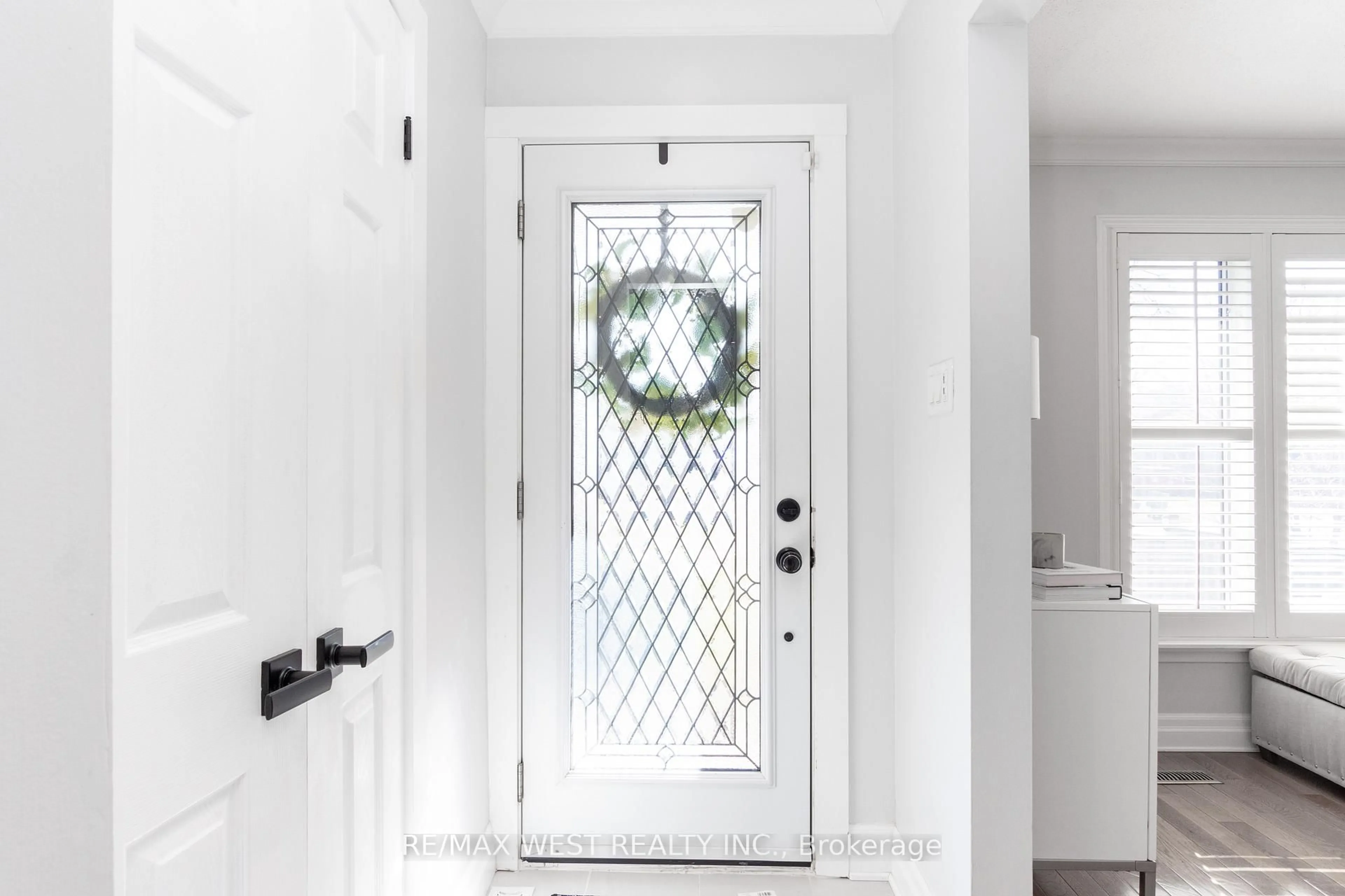 Indoor entryway for 30 Tindale Rd, Brampton Ontario L6V 2G9