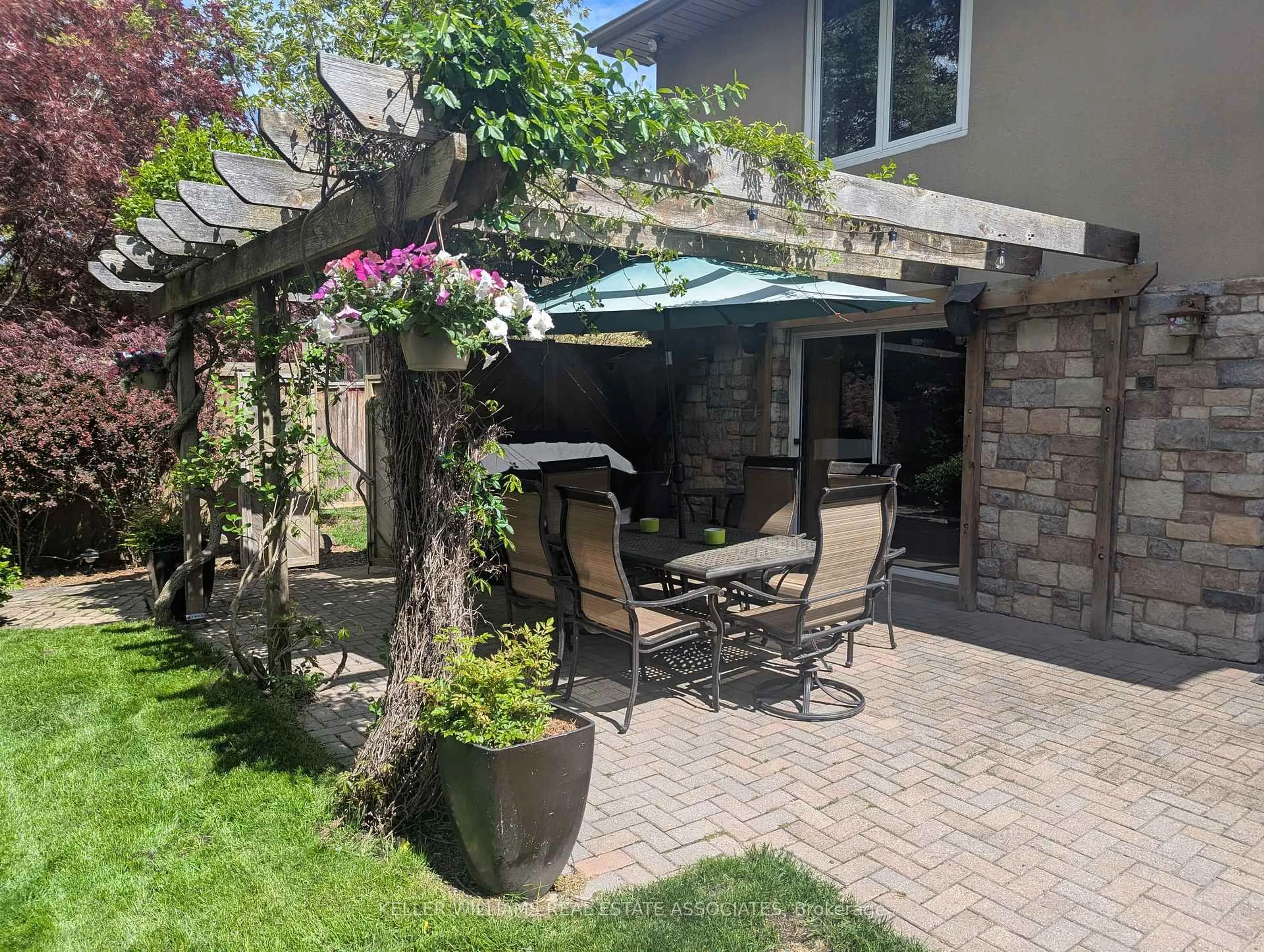 Patio, street for 1443 Birchwood Dr, Mississauga Ontario L5J 1T3