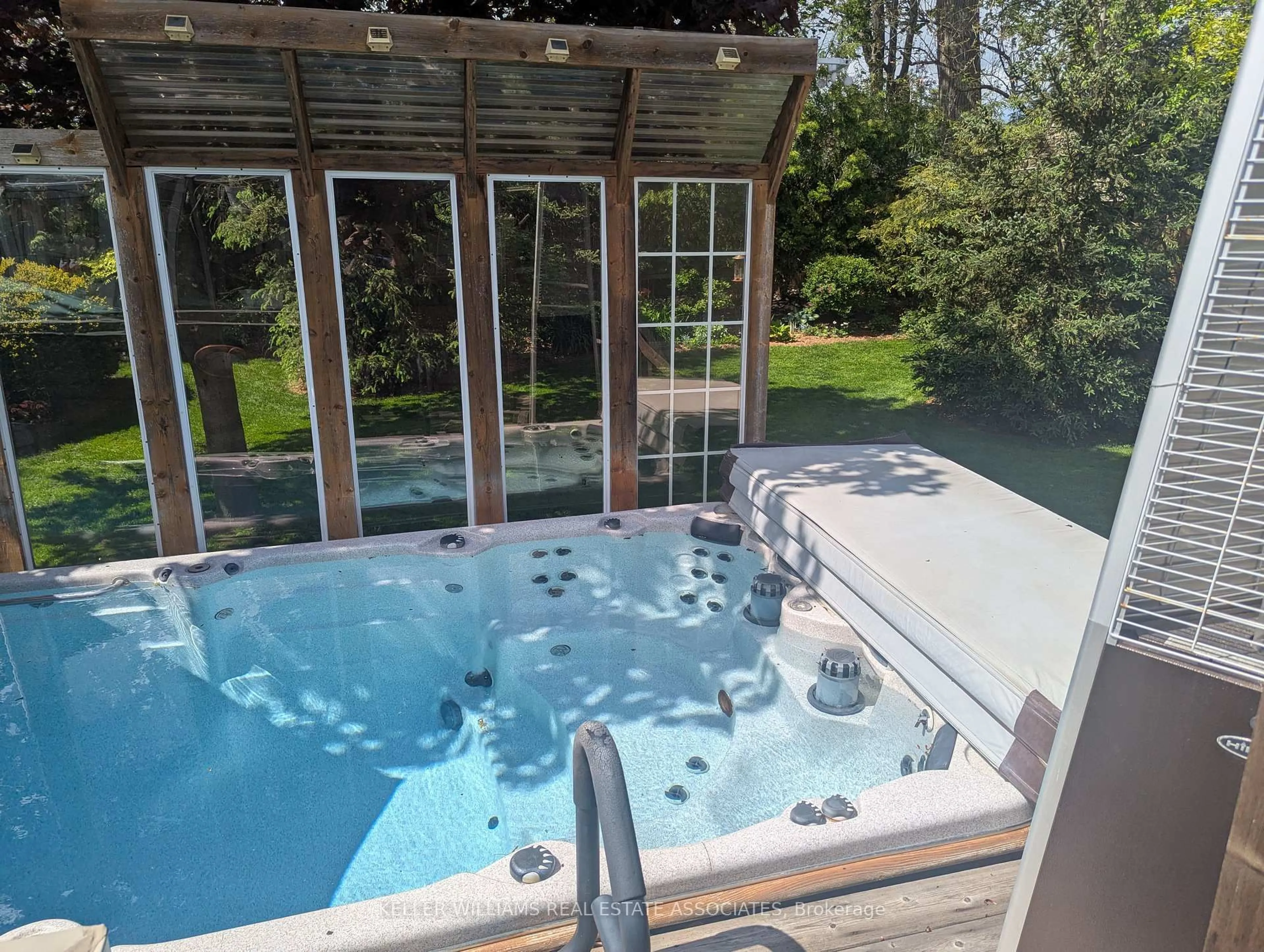 Pool for 1443 Birchwood Dr, Mississauga Ontario L5J 1T3
