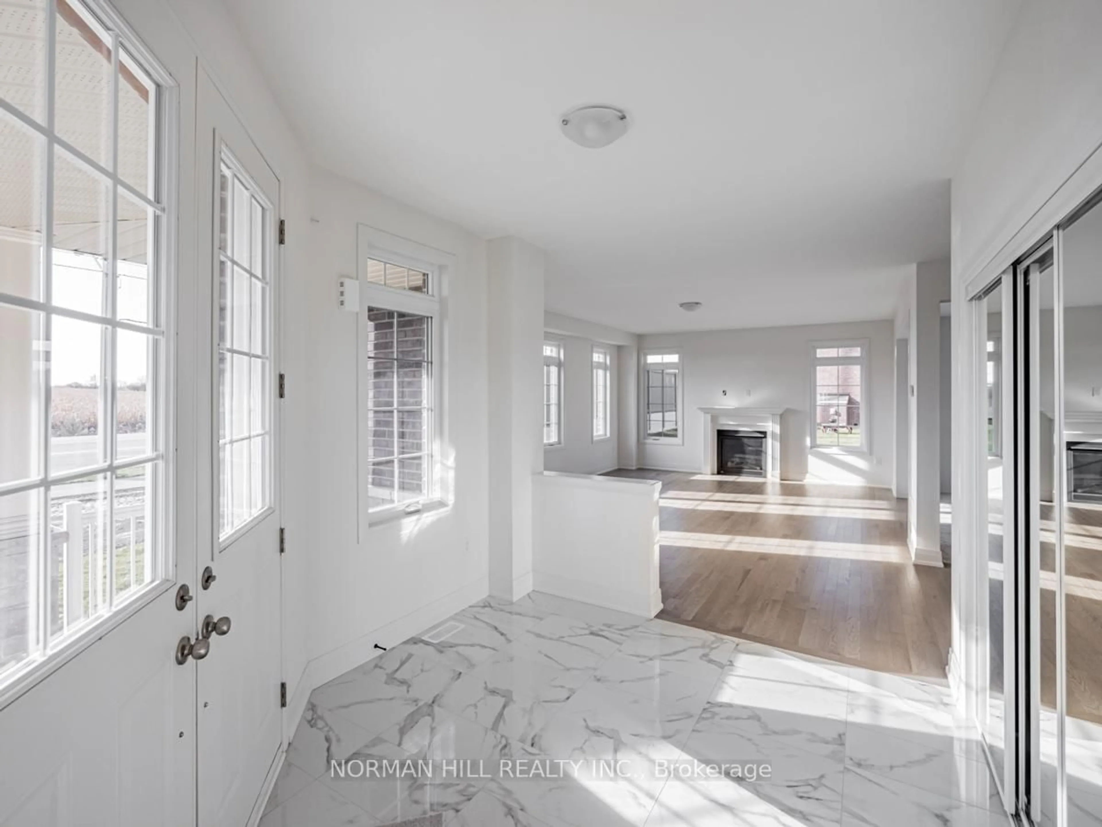 Indoor entryway for 433 Royal West Dr, Brampton Ontario L6X 0B3