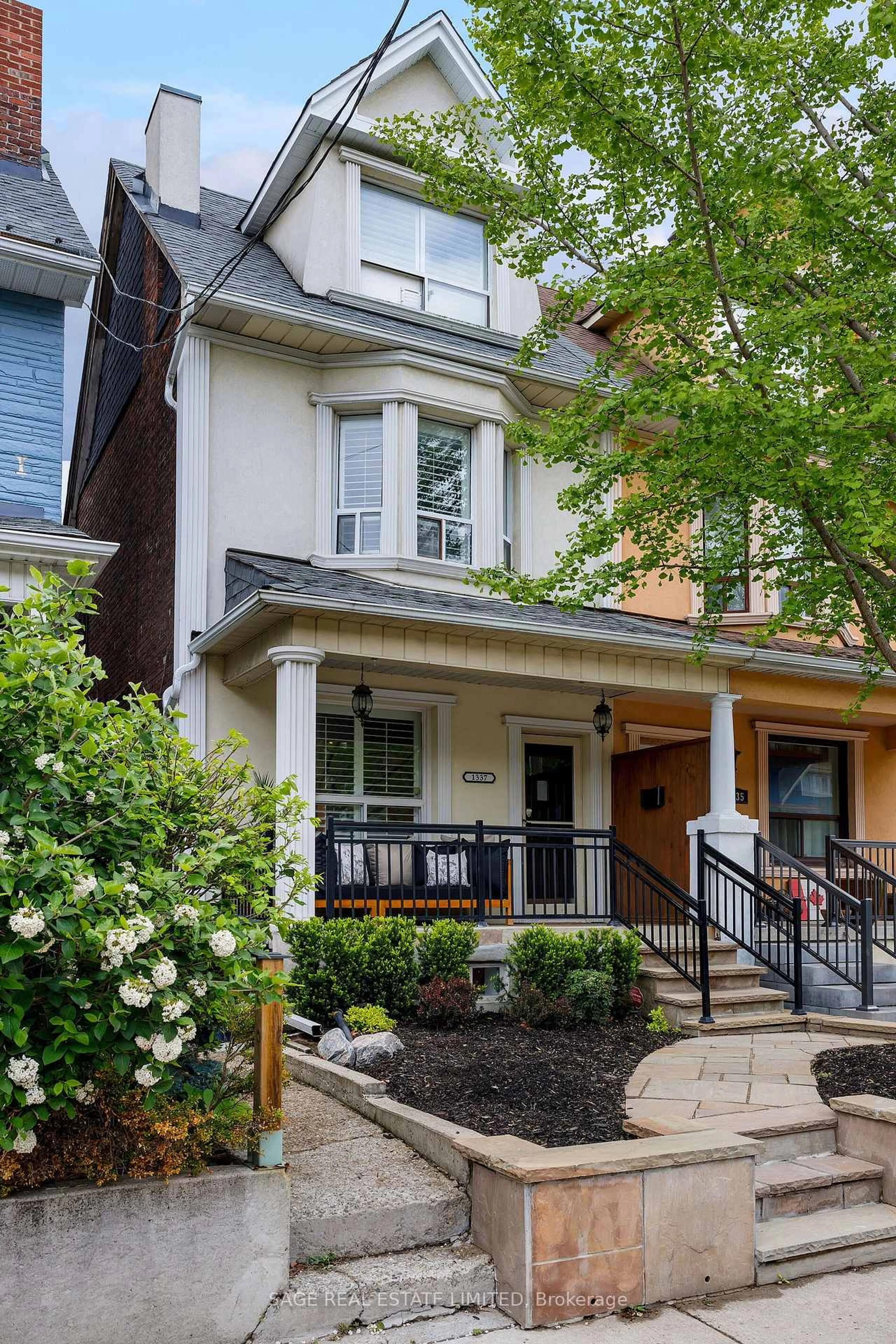 Home with brick exterior material, street for 1337 Lansdowne Ave, Toronto Ontario M6H 3Z9