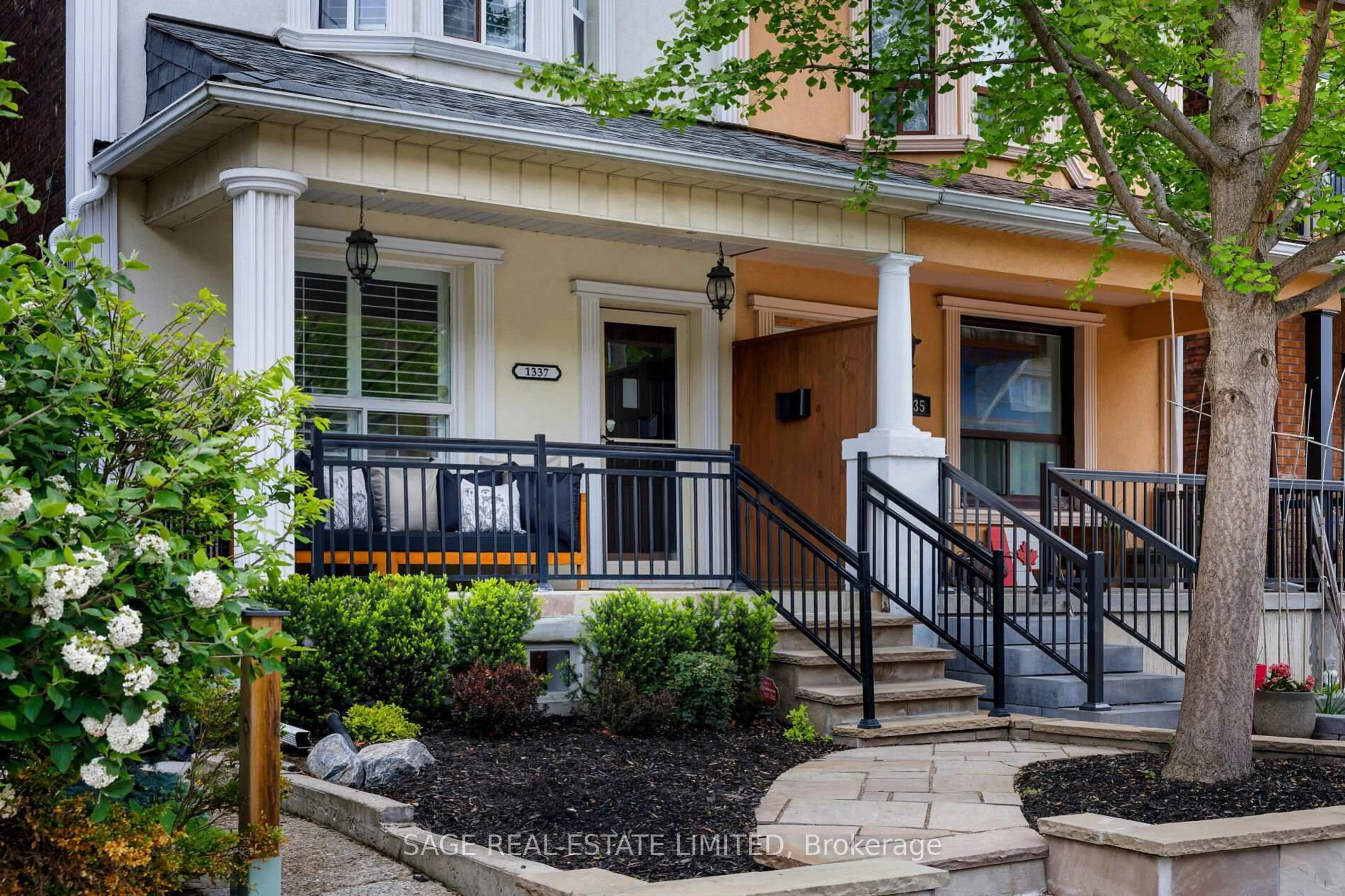 Patio, street for 1337 Lansdowne Ave, Toronto Ontario M6H 3Z9