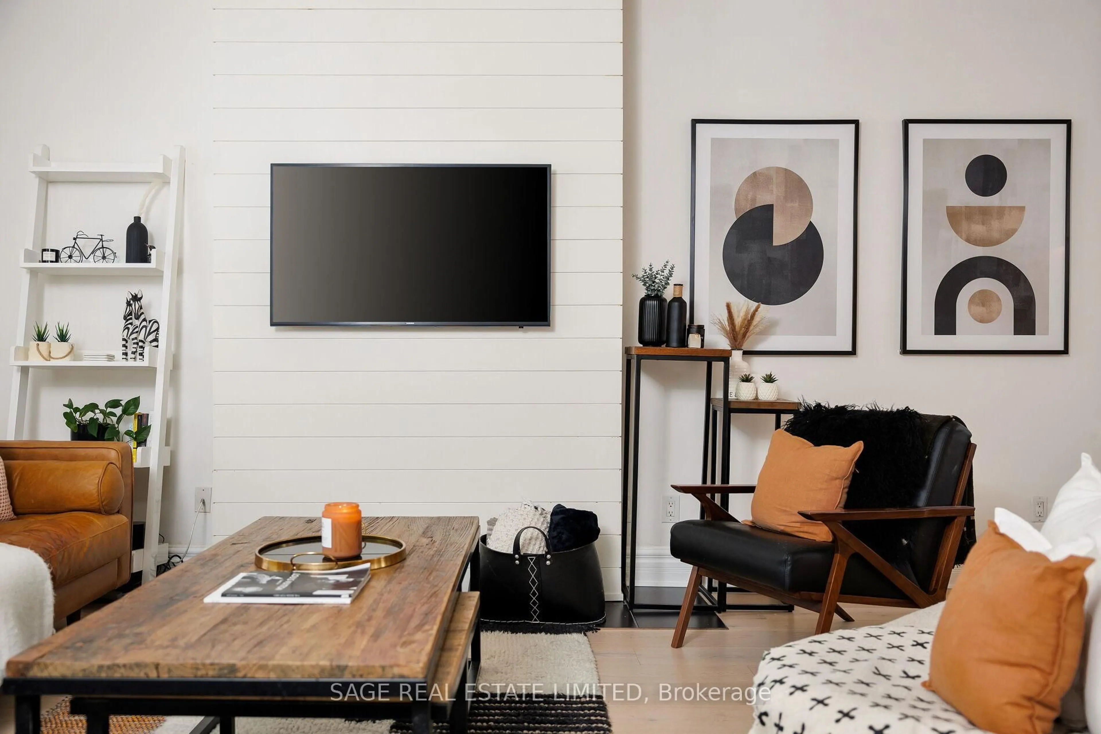 Living room with furniture, unknown for 1337 Lansdowne Ave, Toronto Ontario M6H 3Z9