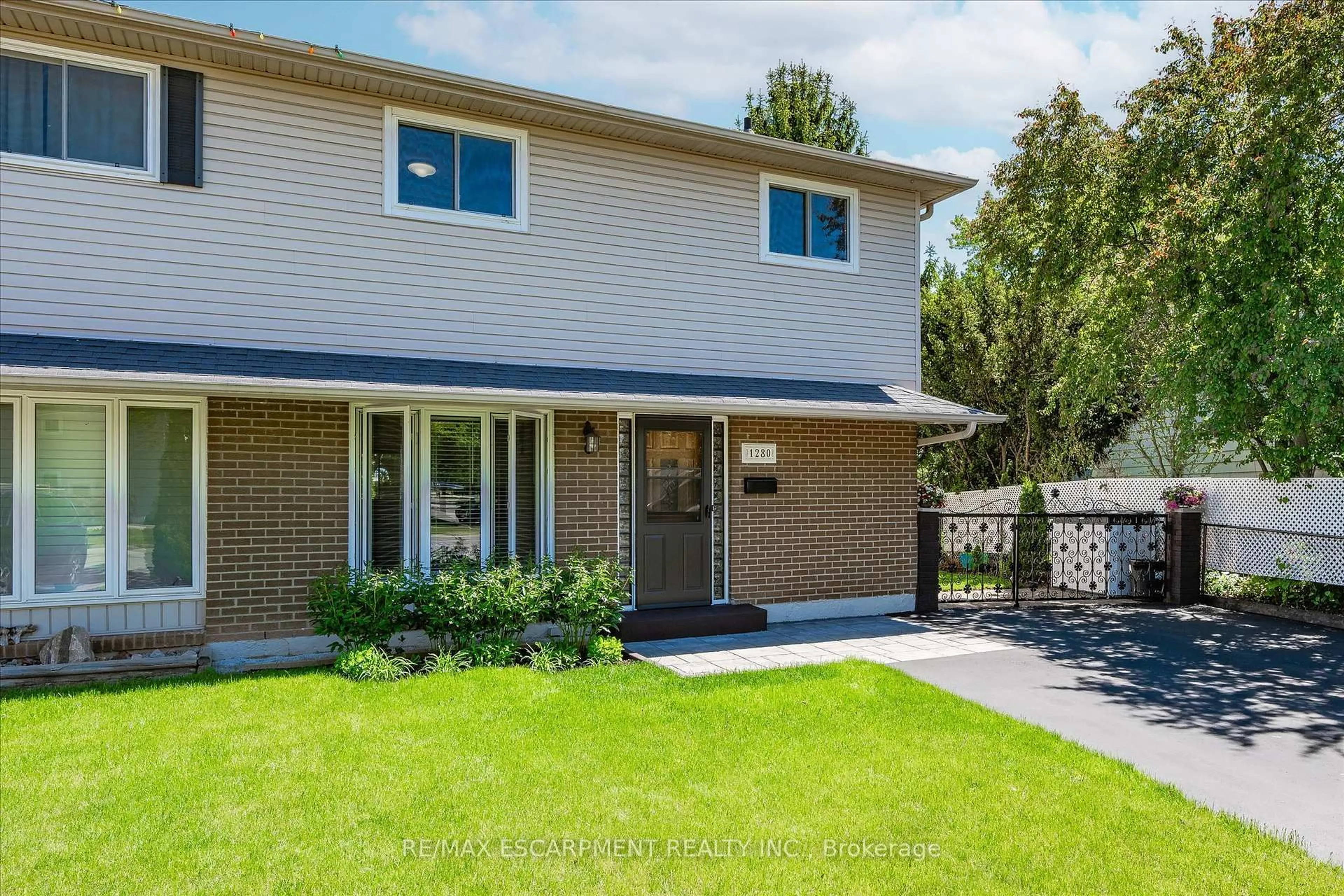 Home with brick exterior material, street for 1280 CONSORT Cres, Burlington Ontario L7M 1J7
