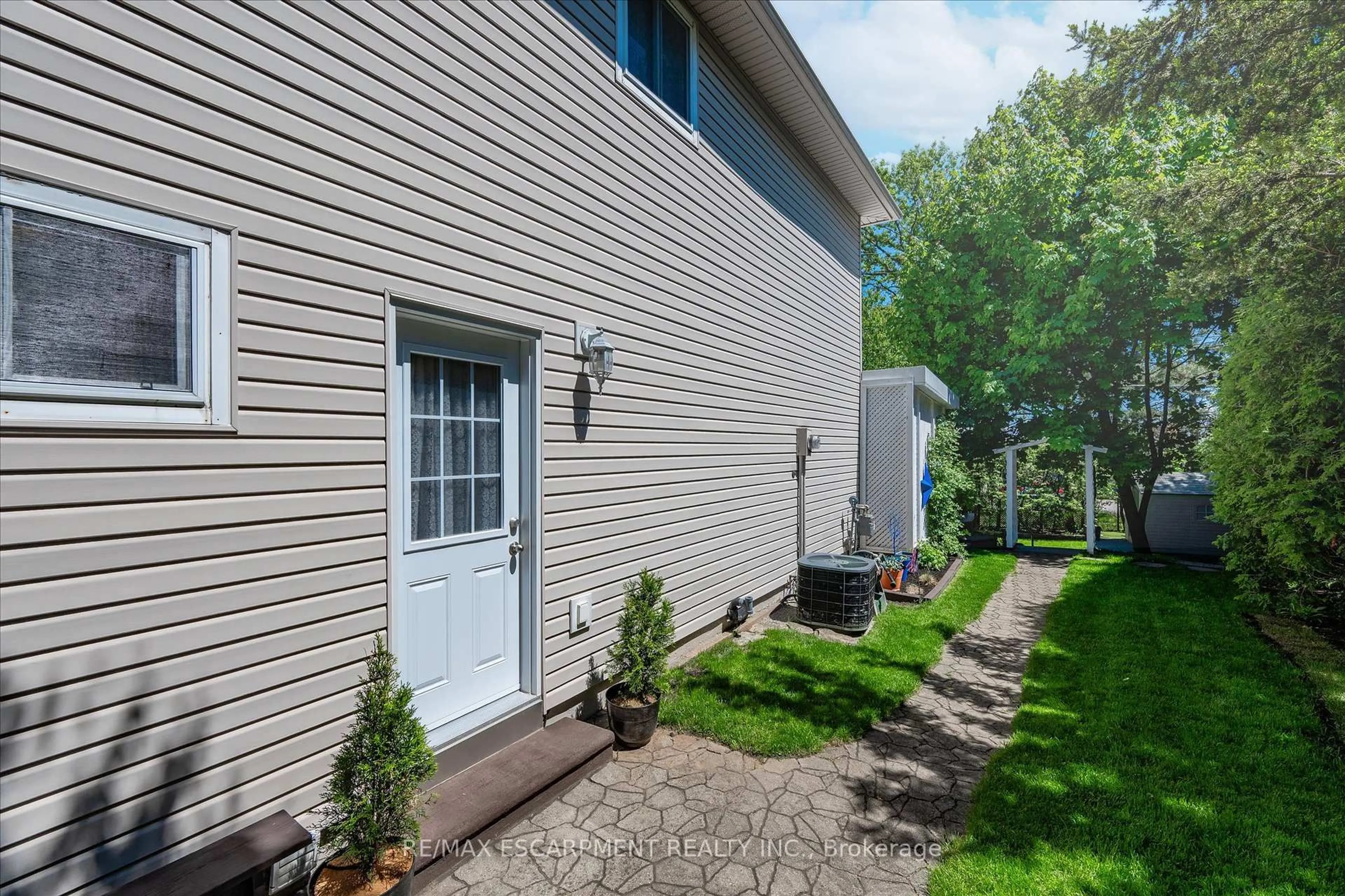 Unknown for 1280 CONSORT Cres, Burlington Ontario L7M 1J7