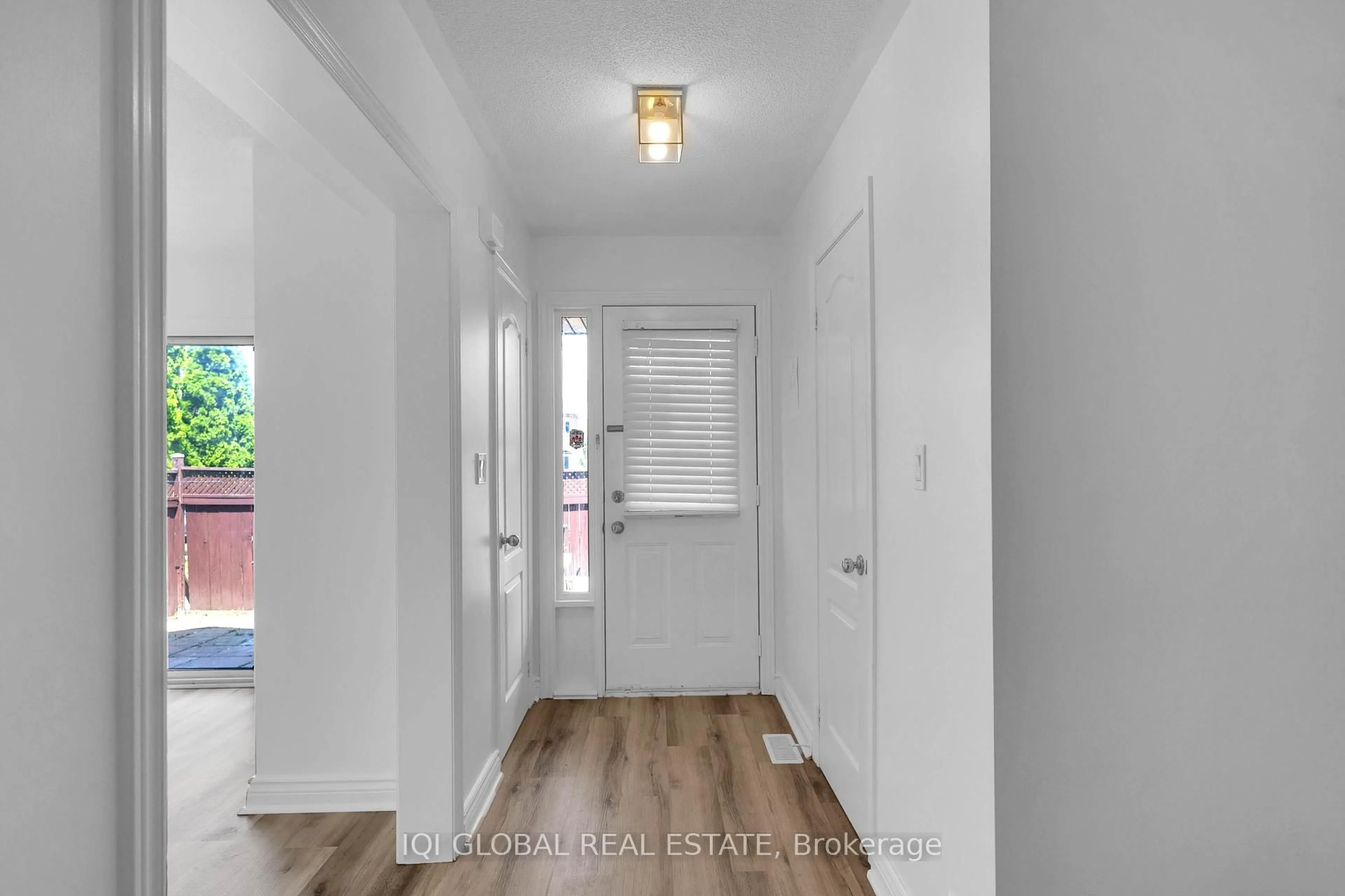 Indoor entryway for 63 Pressed Brick Dr, Brampton Ontario L6V 4K5