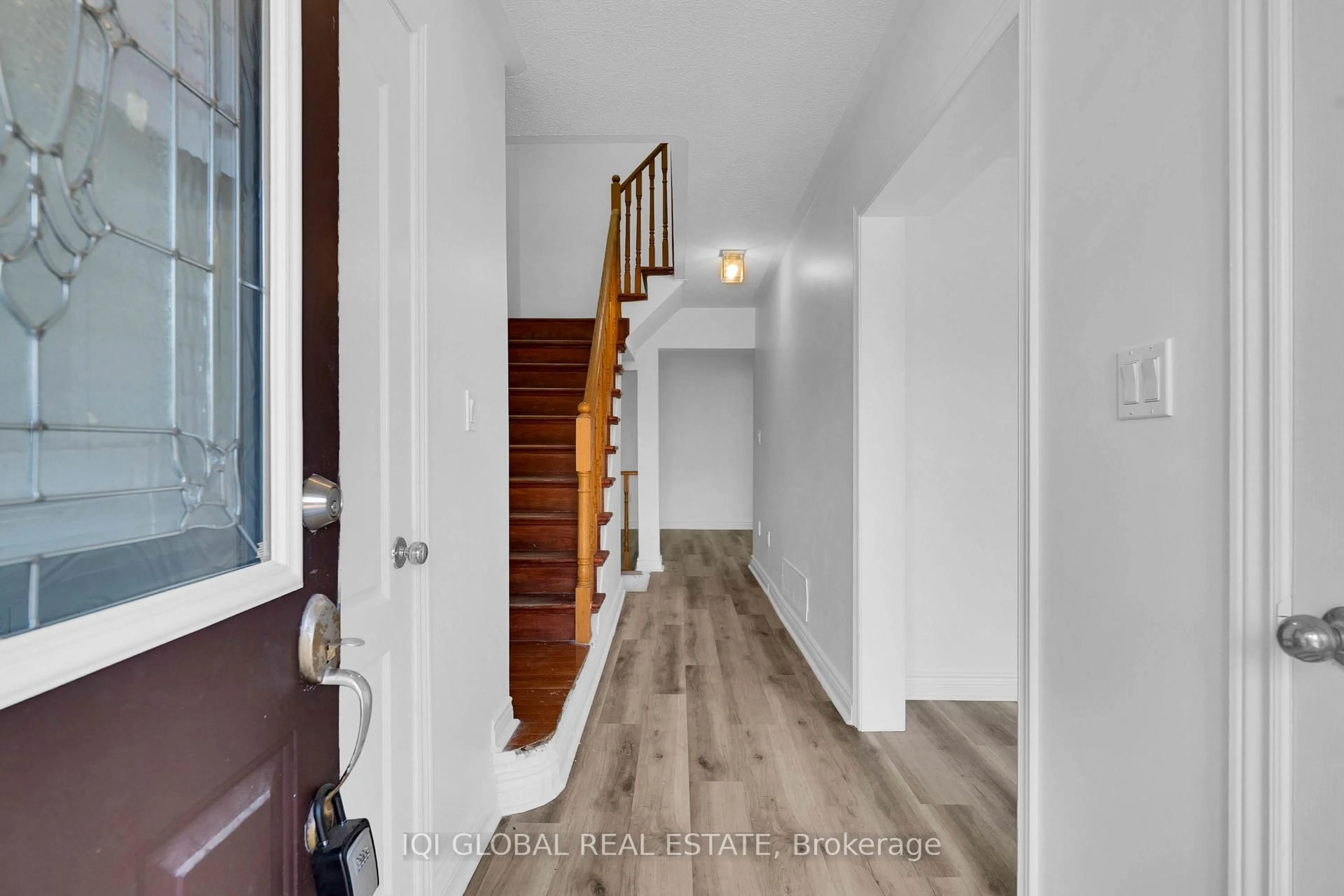 Indoor entryway for 63 Pressed Brick Dr, Brampton Ontario L6V 4K5