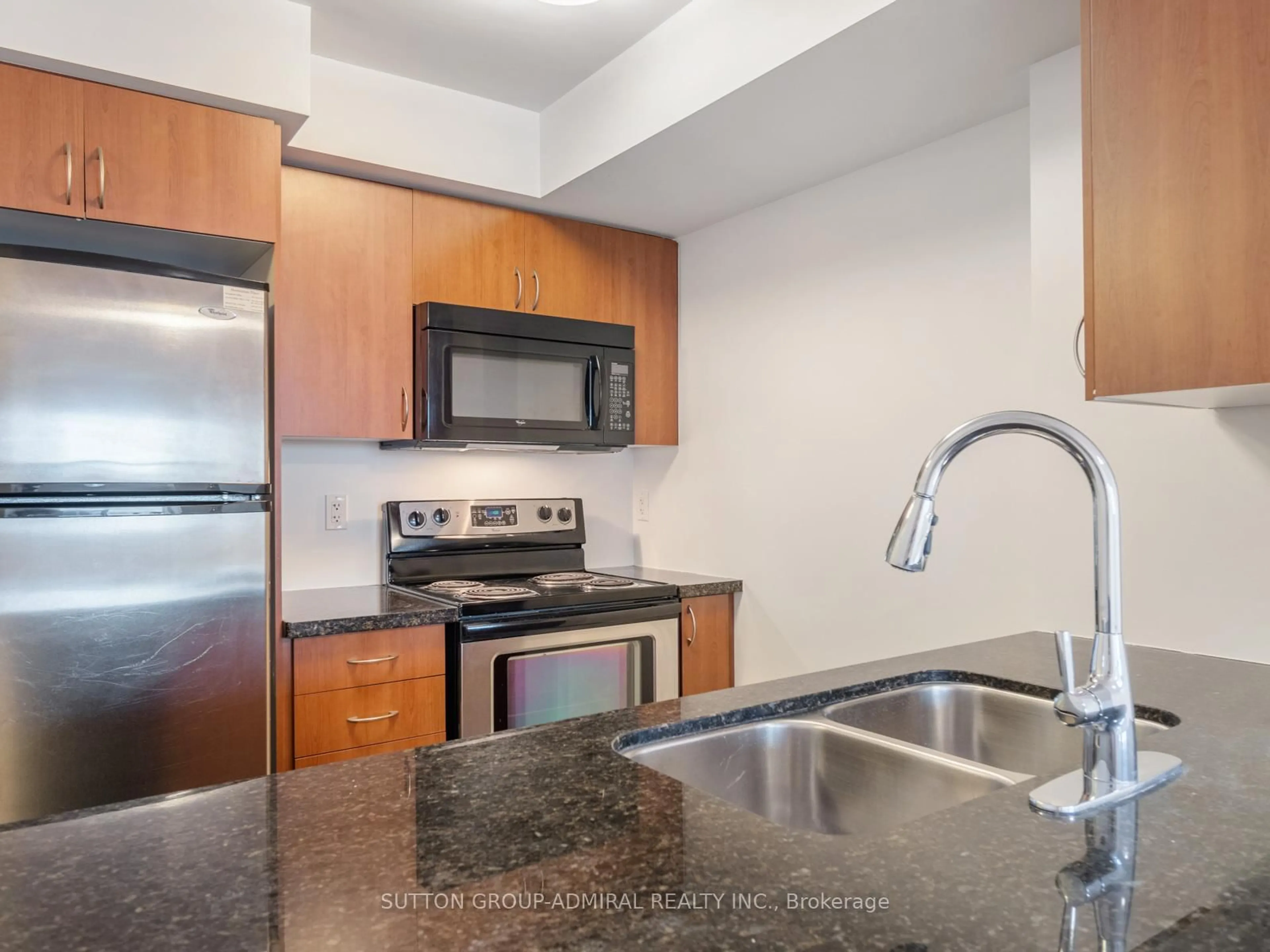 Standard kitchen, unknown for 60 Heintzman St #1715, Toronto Ontario M6P 5A1