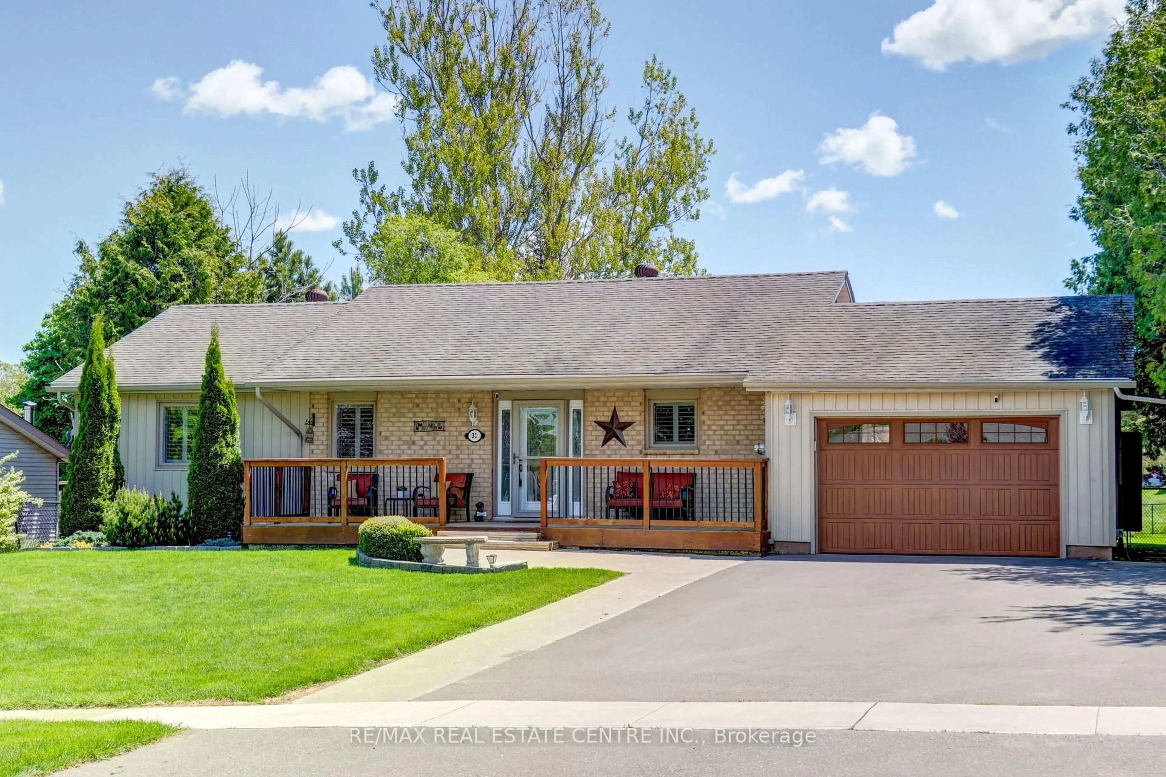 Home with brick exterior material, street for 31 Dod's Dr, Caledon Ontario L7K 0C7