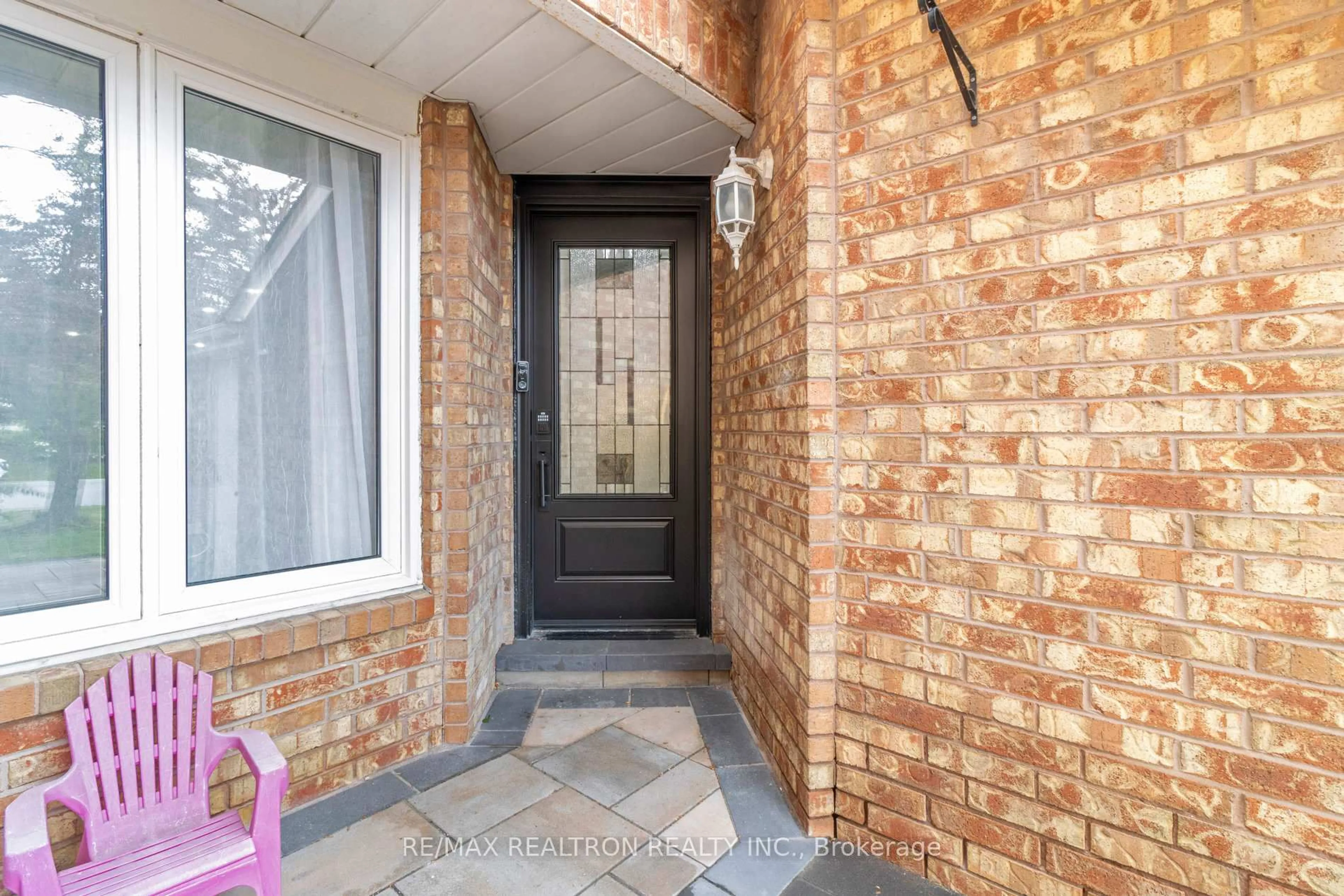 Unknown for 2713 Lindholm Cres, Mississauga Ontario L5M 4P6