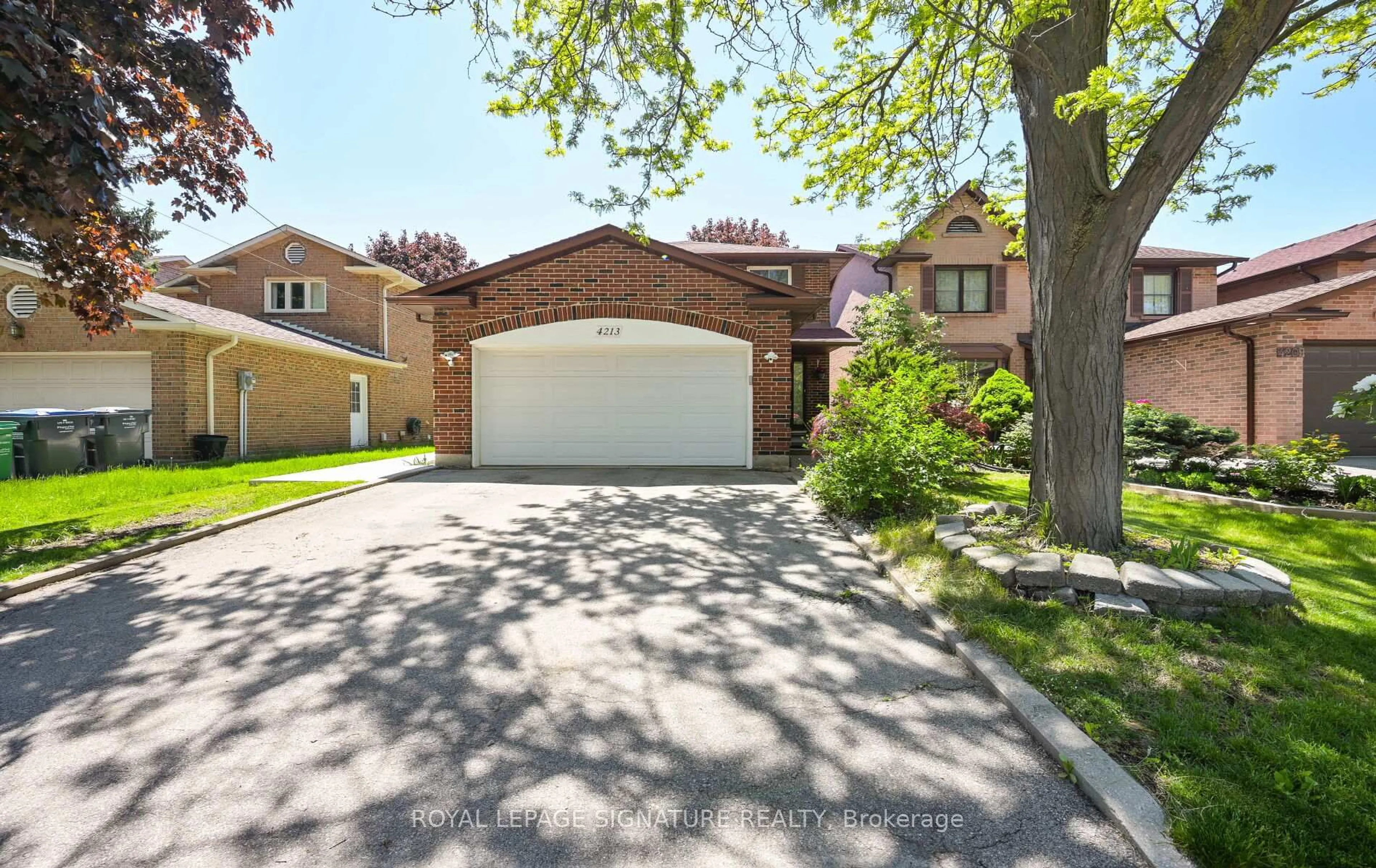 Home with brick exterior material, street for 4213 Tea Garden Circ, Mississauga Ontario L5B 2Z1