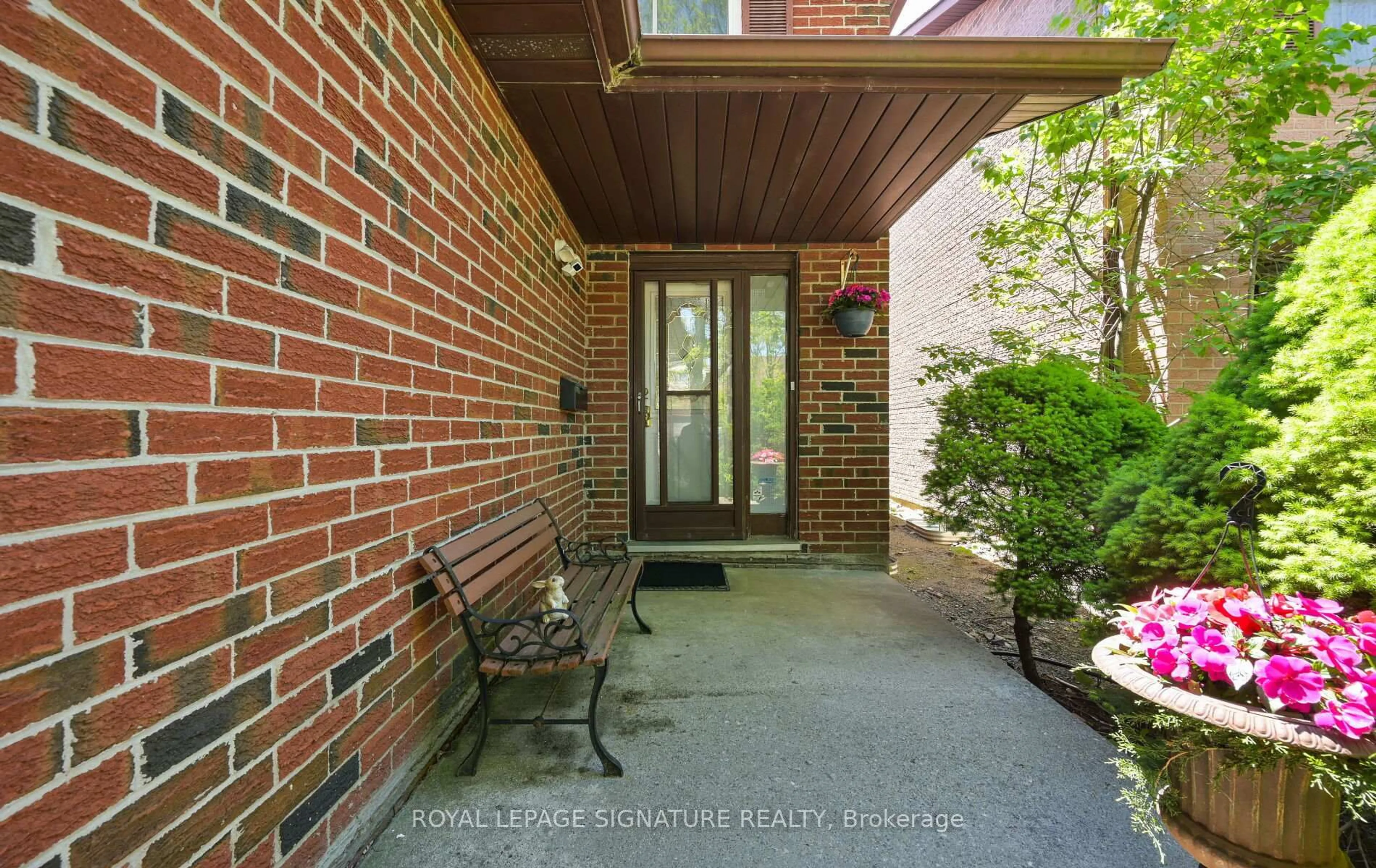 Home with brick exterior material, street for 4213 Tea Garden Circ, Mississauga Ontario L5B 2Z1