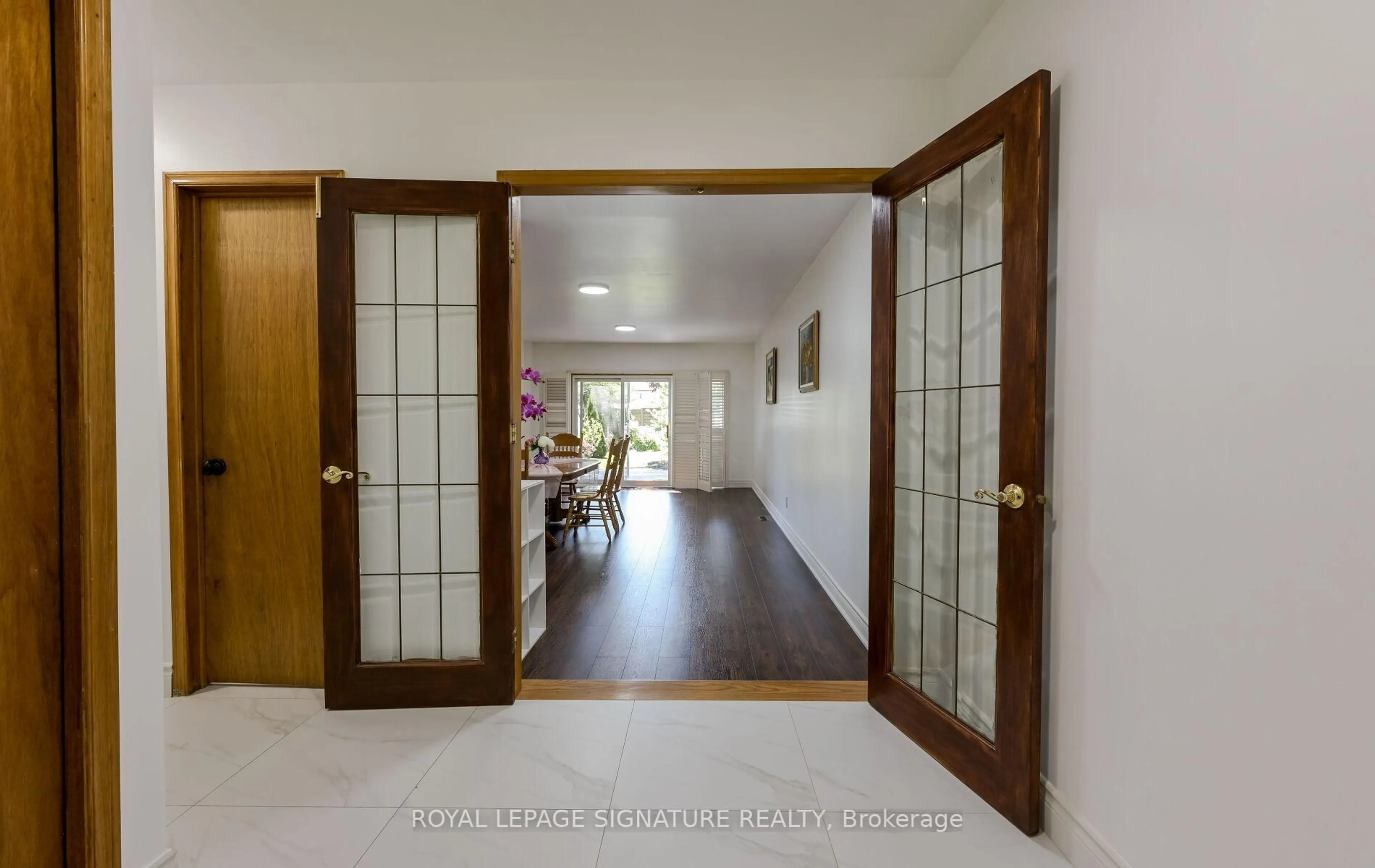 Indoor entryway for 4213 Tea Garden Circ, Mississauga Ontario L5B 2Z1