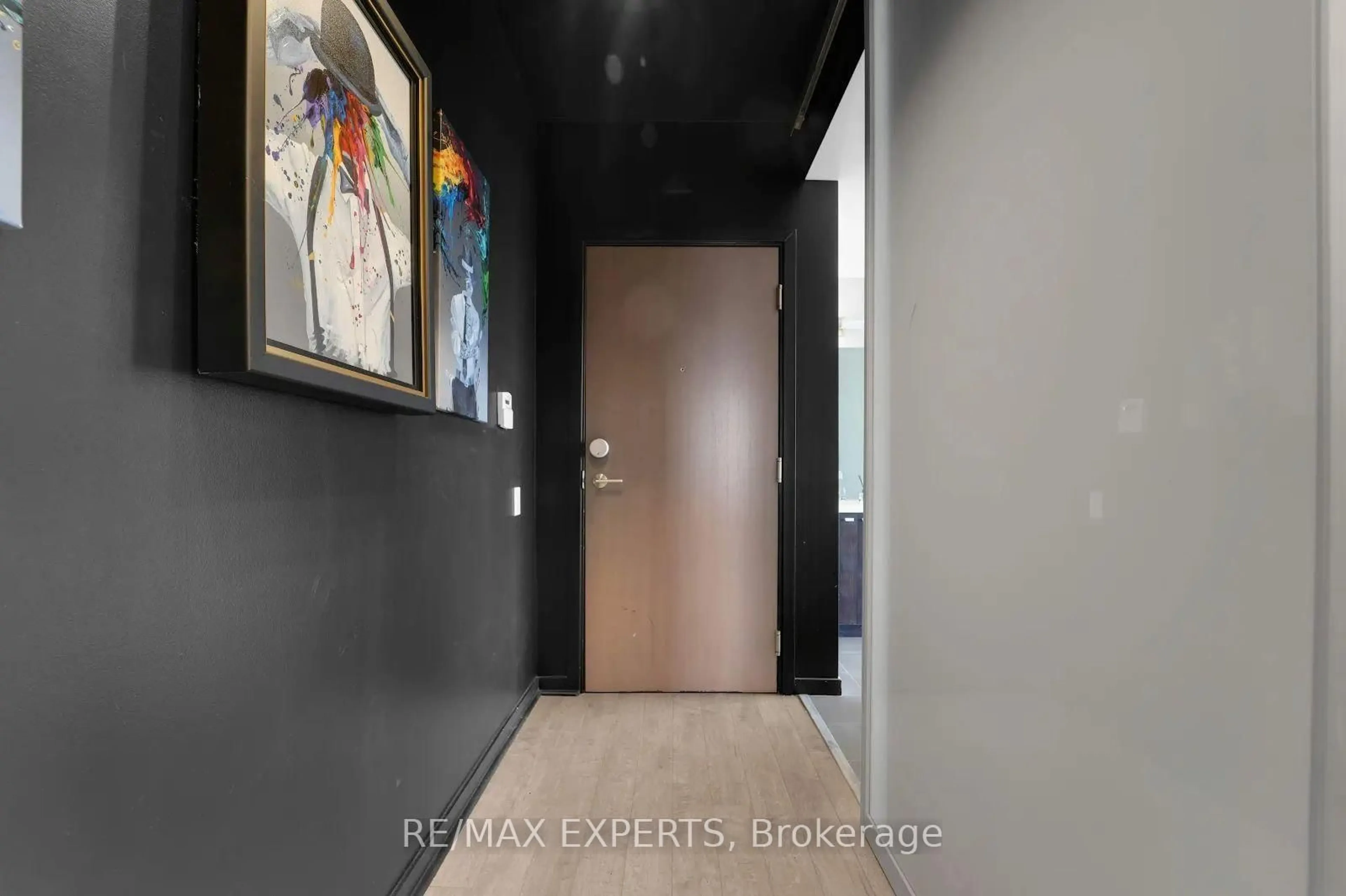 Indoor foyer for 103 The Queensway N/A #1414, Toronto Ontario M6S 5B5