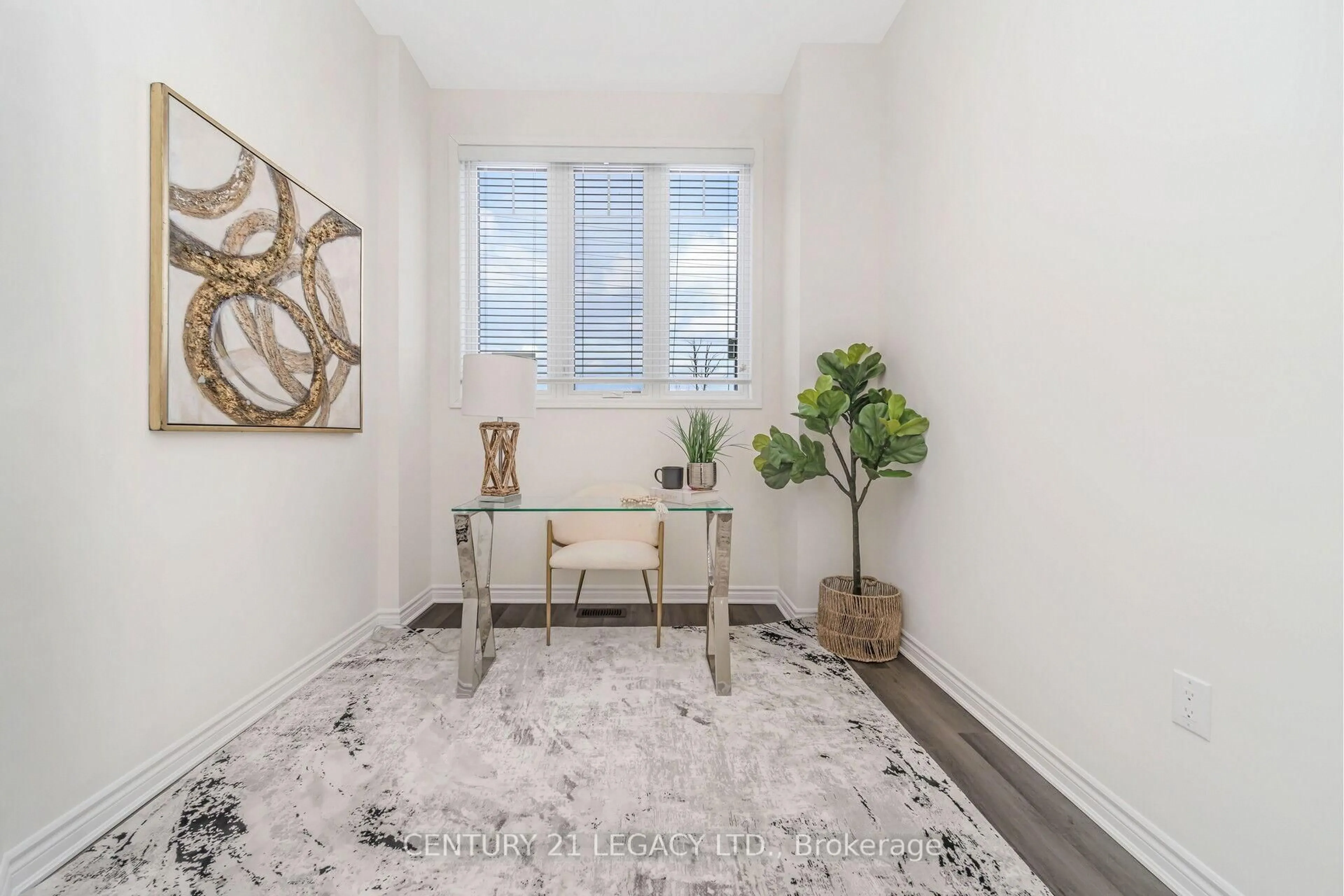 Indoor entryway for 932 Cherry Crt, Milton Ontario L9E 1P8