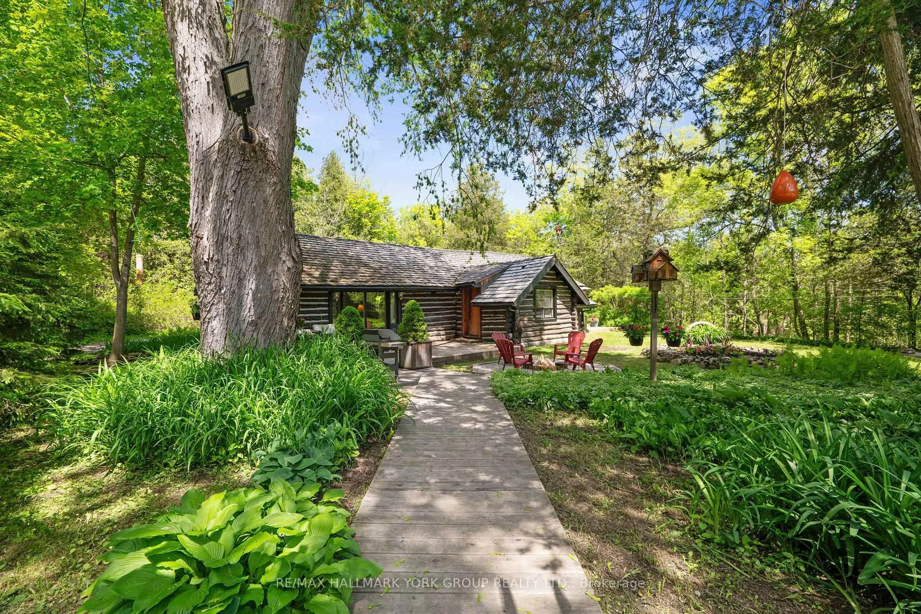 A pic from outside/outdoor area/front of a property/back of a property/a pic from drone, street for 16590 Hurontario St, Caledon Ontario L7K 1W3