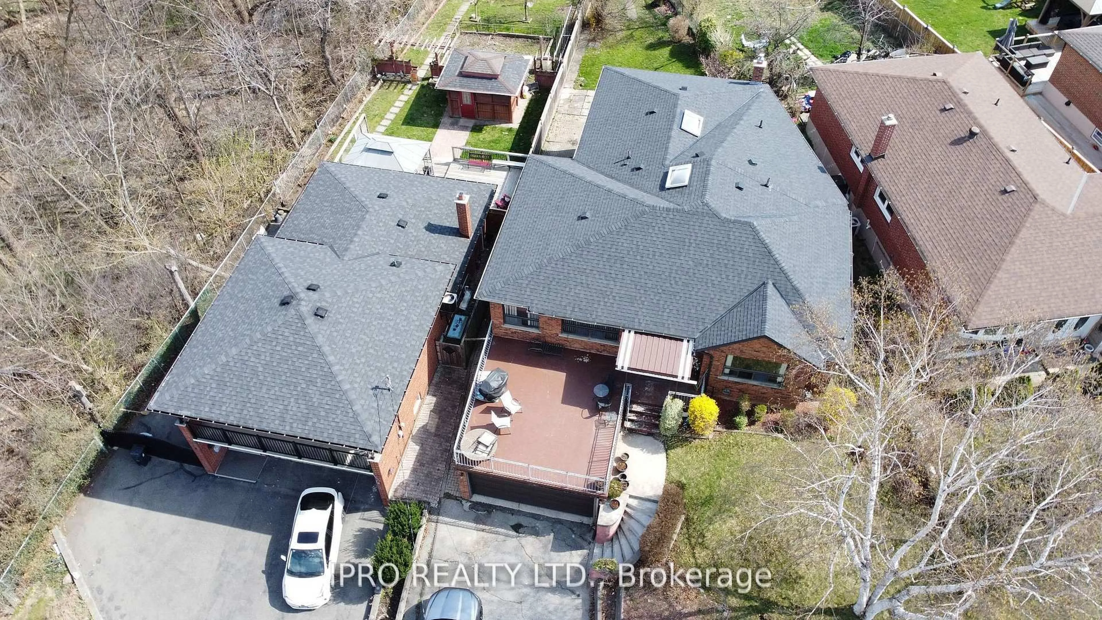 A pic from outside/outdoor area/front of a property/back of a property/a pic from drone, street for 577 Rustic Rd, Toronto Ontario M6L 1Y2