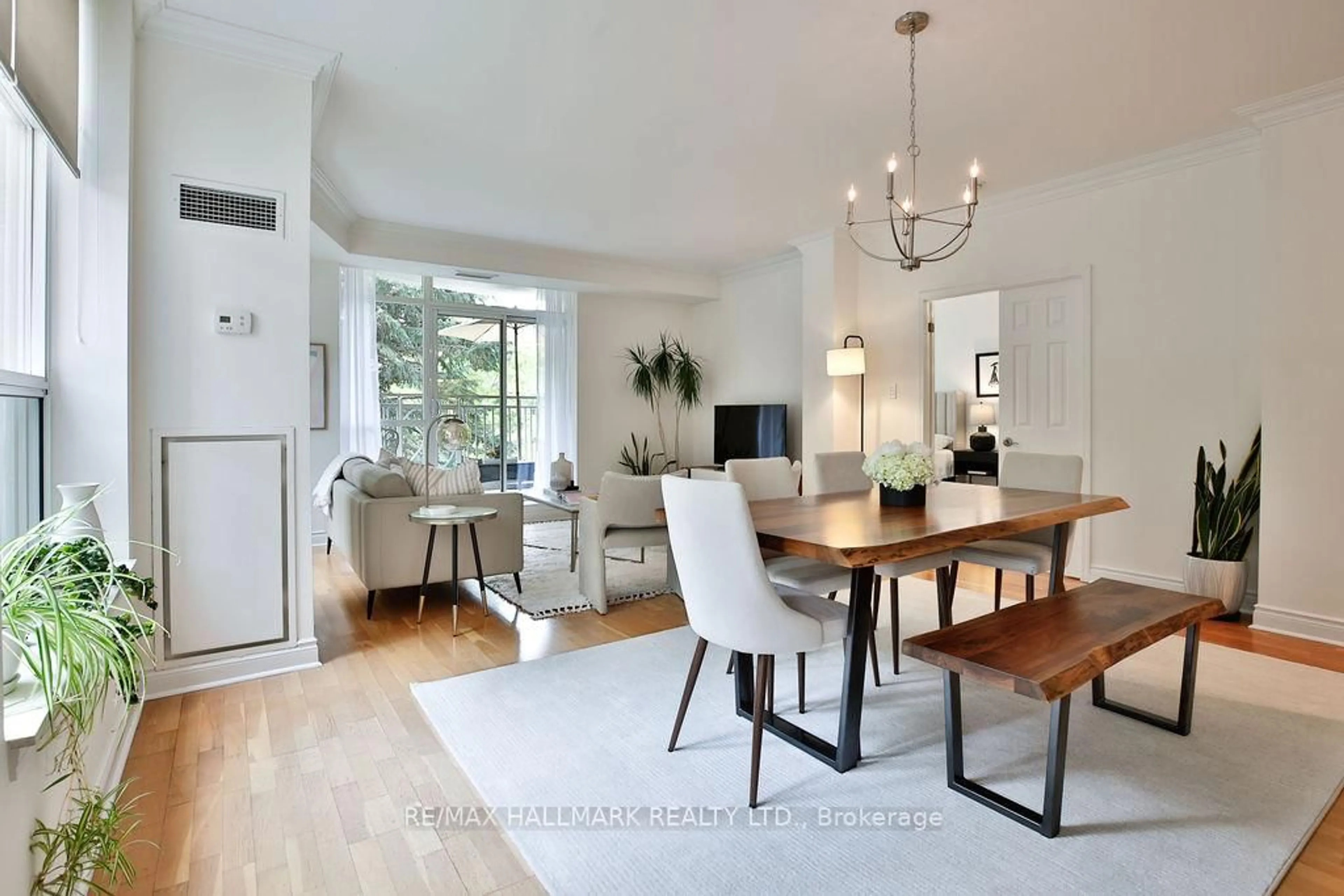 Dining room, wood/laminate floor for 2511 Bloor St #203, Toronto Ontario M6S 5A6