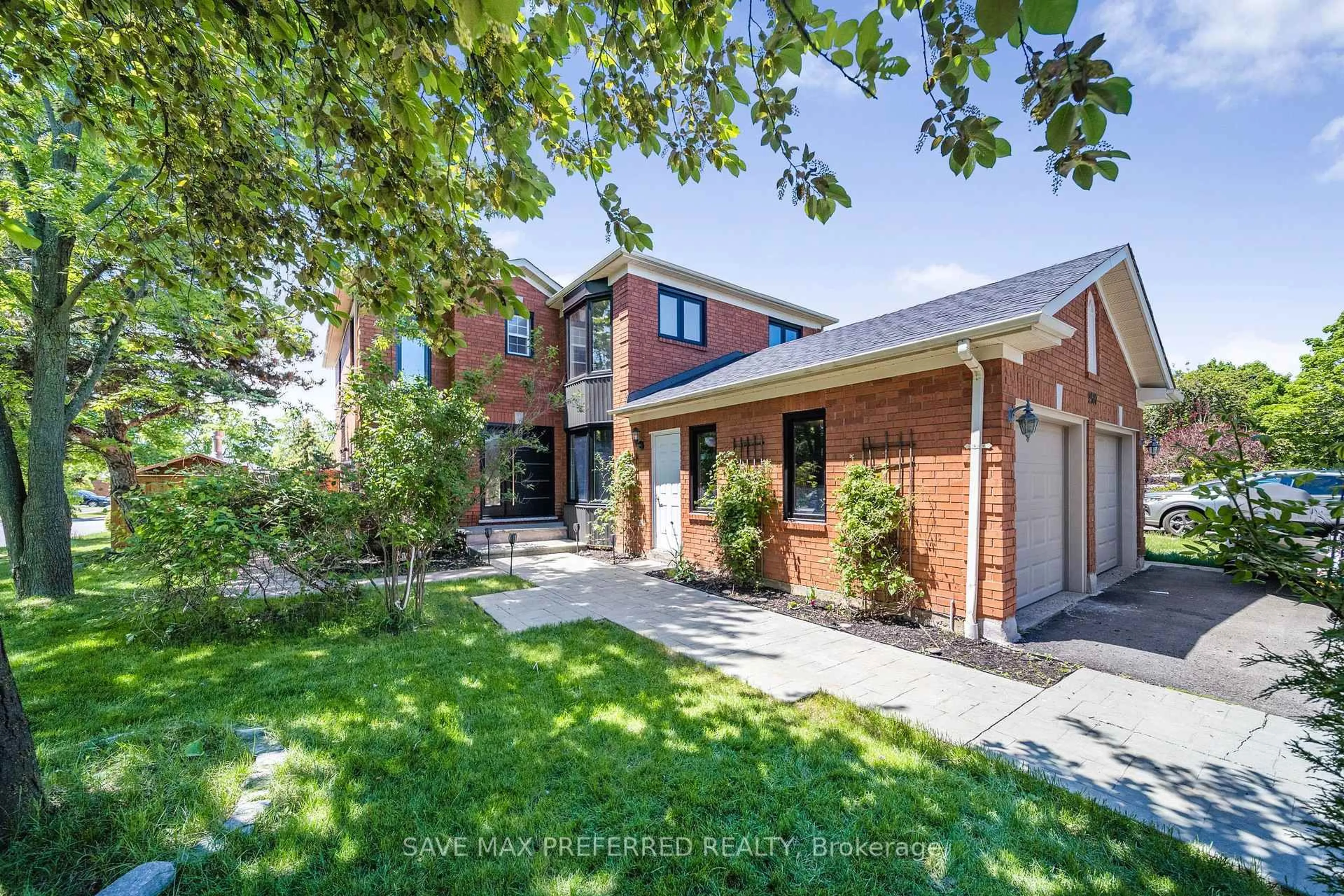 Home with brick exterior material, street for 2537 Ambercroft Tr, Mississauga Ontario L5M 4K5