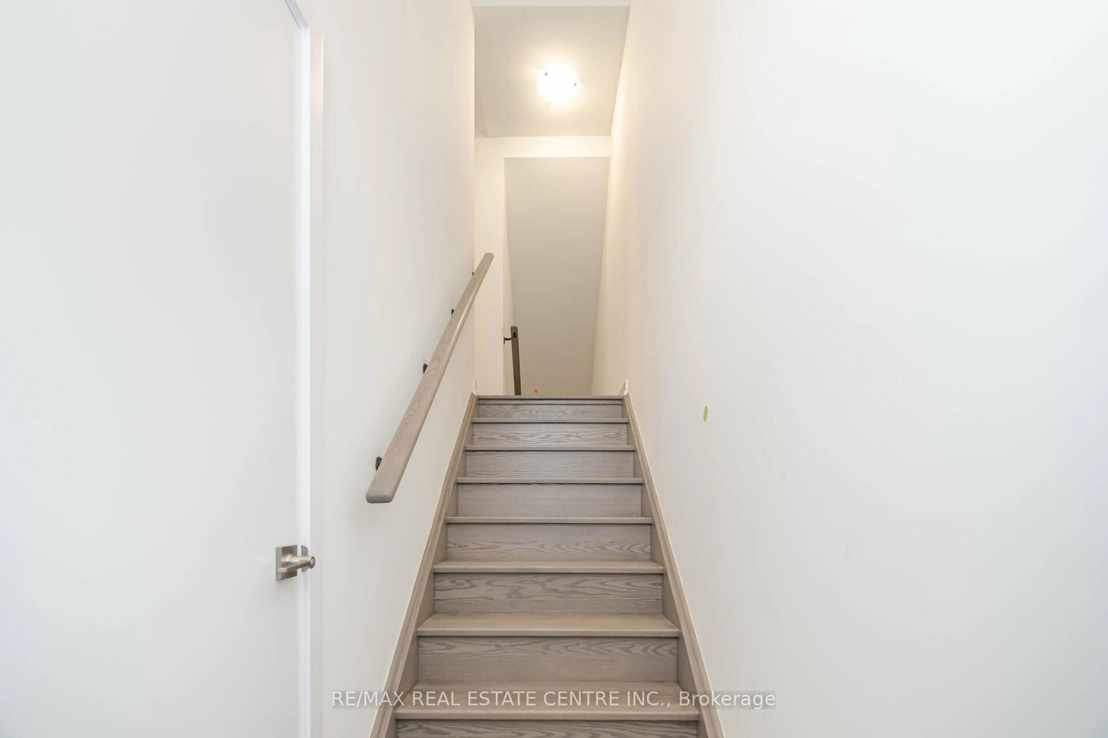 Stairs for 1320 Kobzar Dr, Oakville Ontario L6M 5R2