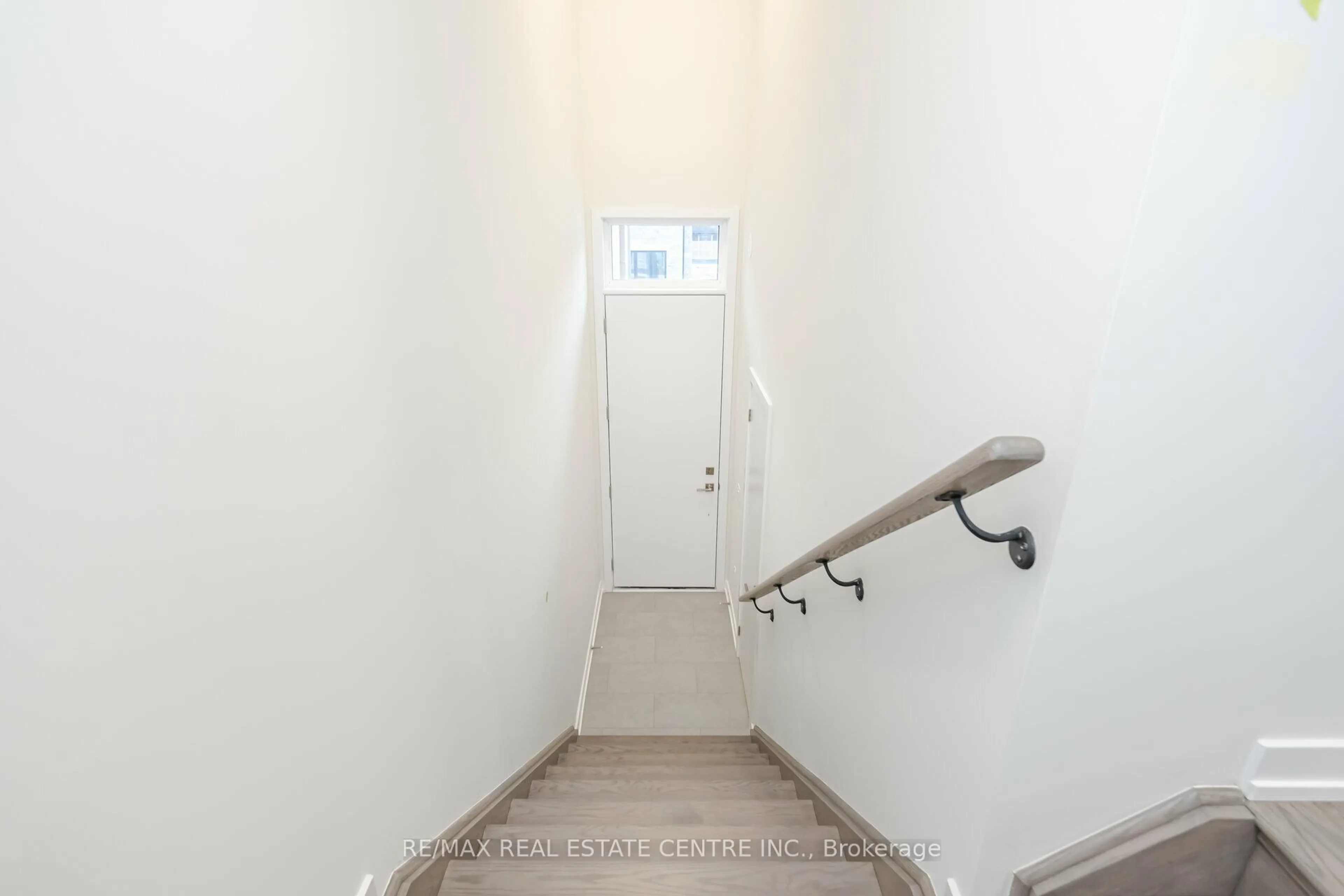 Stairs for 1320 Kobzar Dr, Oakville Ontario L6M 5R2