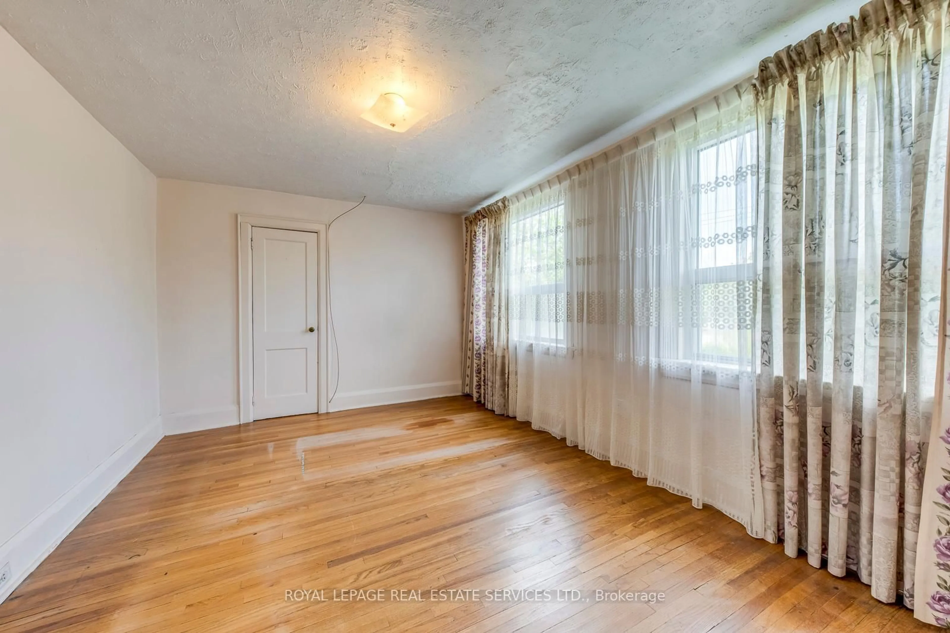 A pic of a room for 425 Whitmore Ave, Toronto Ontario M6E 2N6
