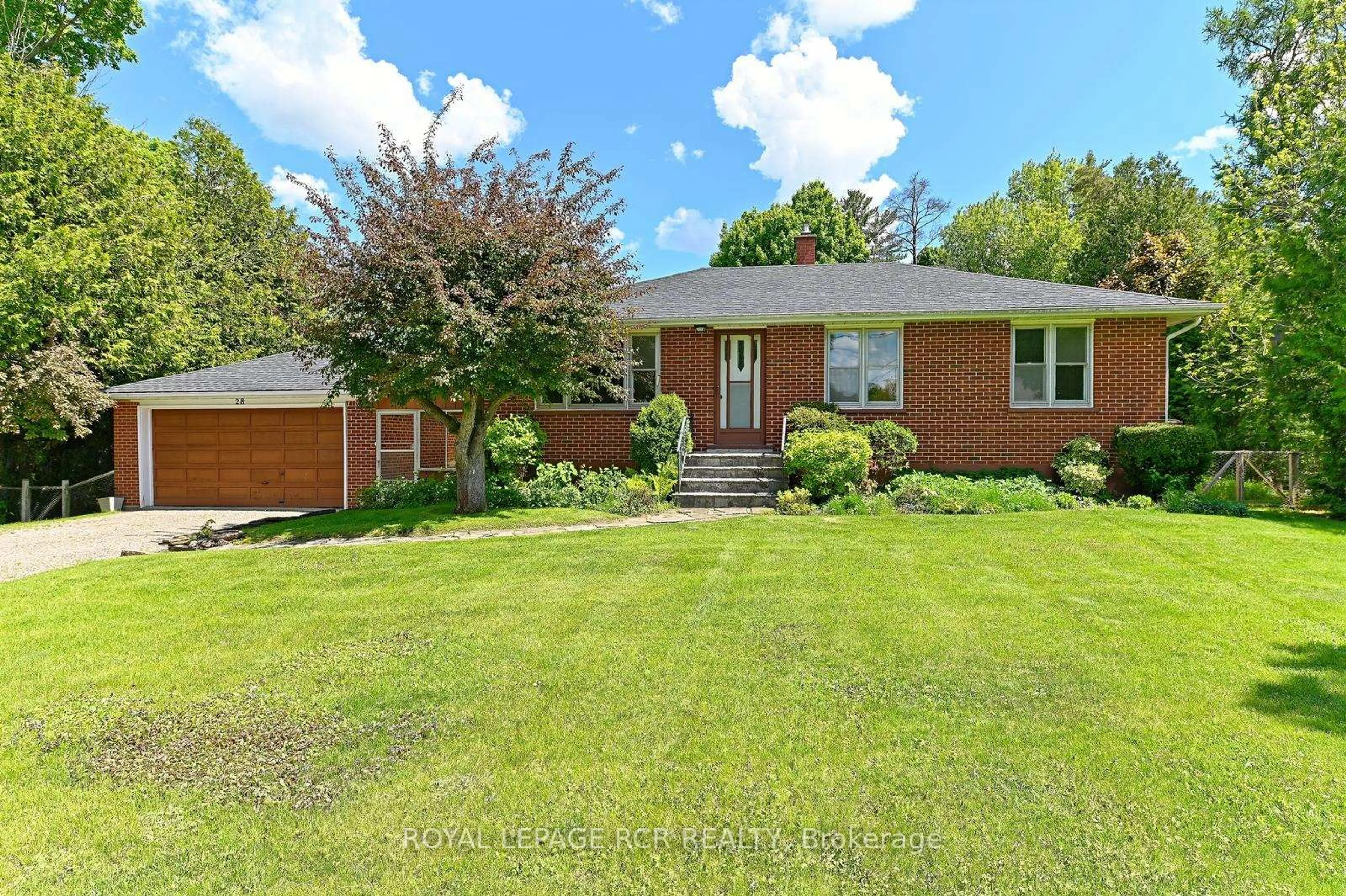 Home with brick exterior material, street for 28 Parsons Ave, Caledon Ontario L7C 1G1