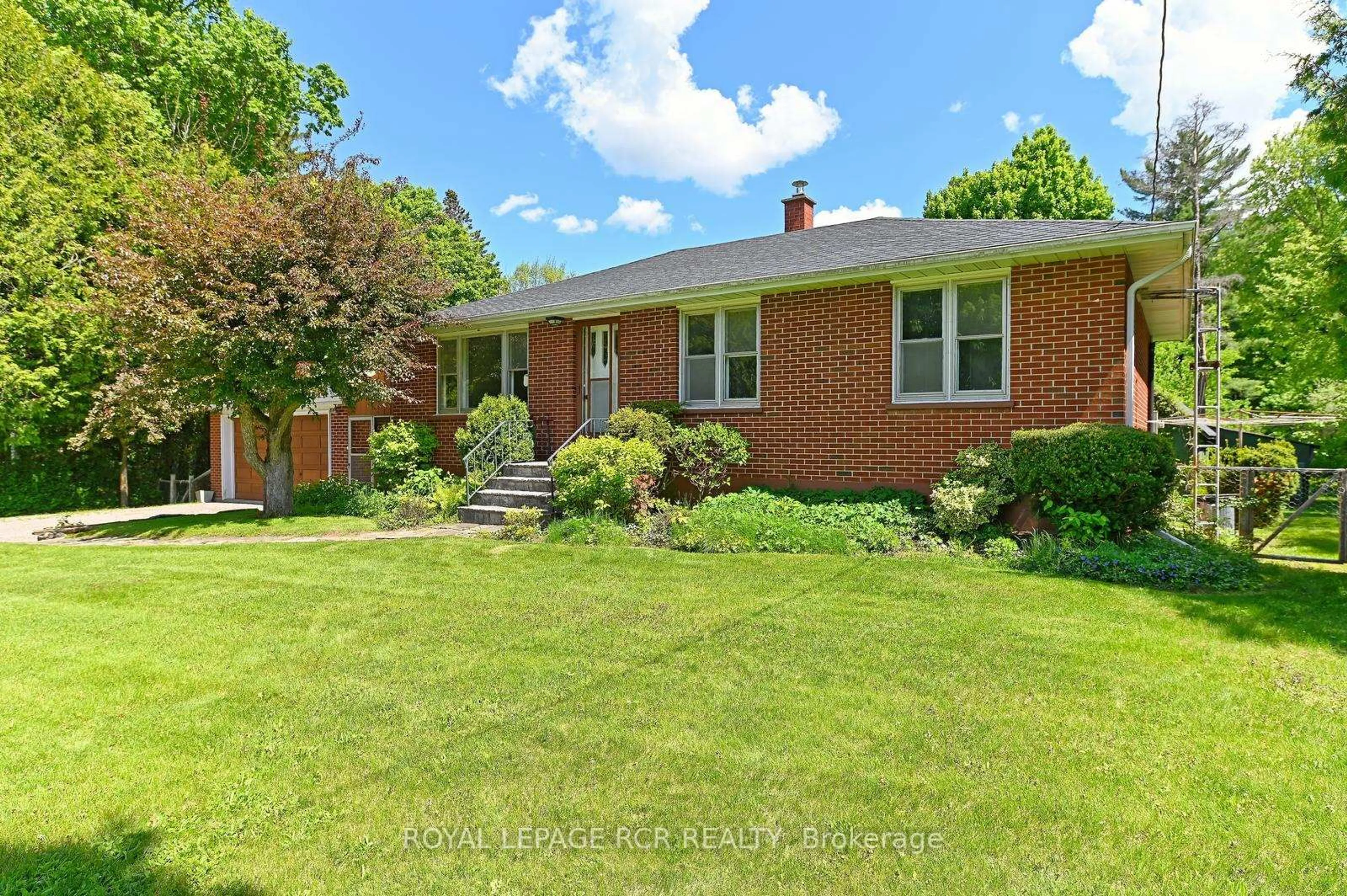 Home with brick exterior material, street for 28 Parsons Ave, Caledon Ontario L7C 1G1