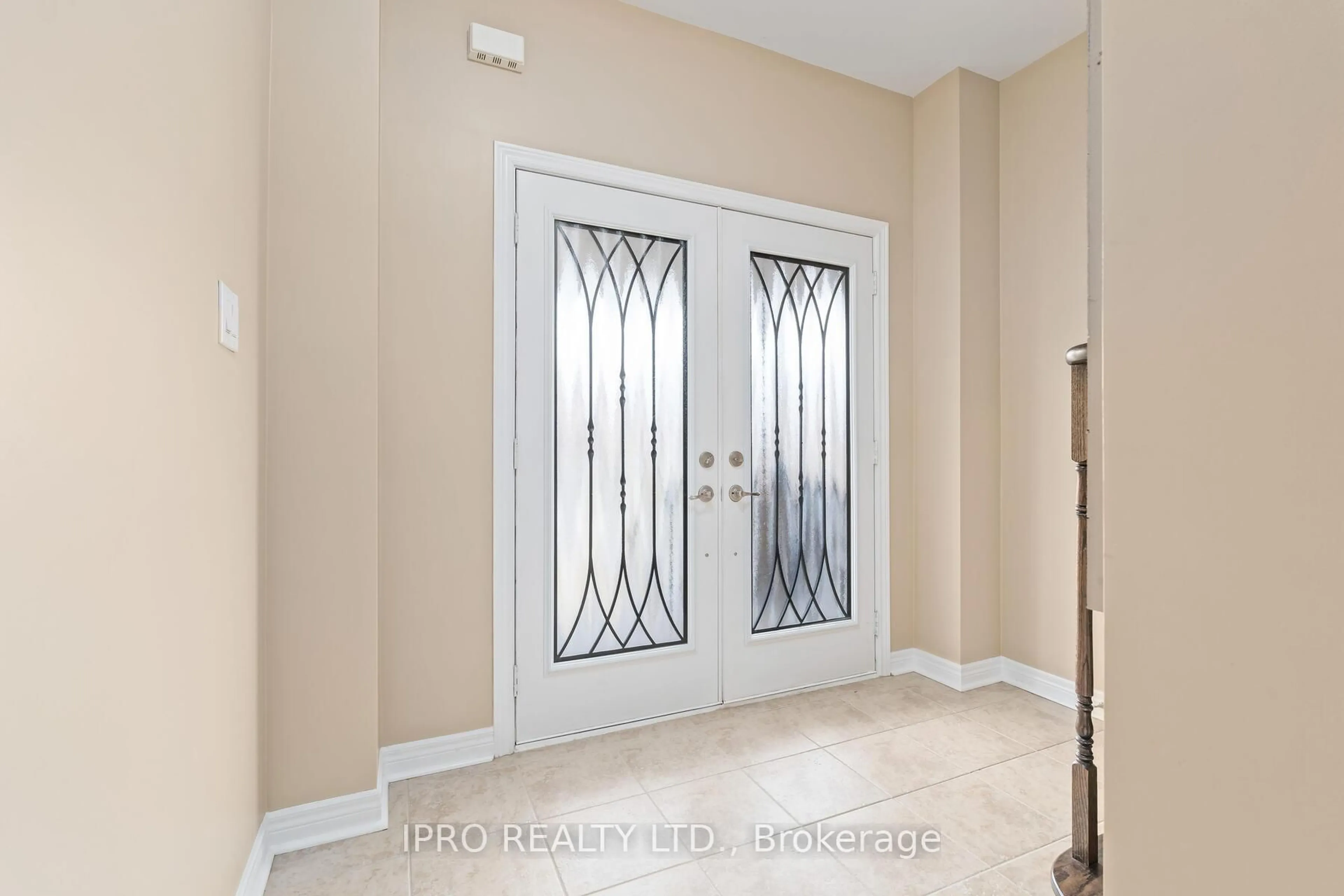 Indoor entryway for 30 Wildflower Lane, Halton Hills Ontario L7G 0H5