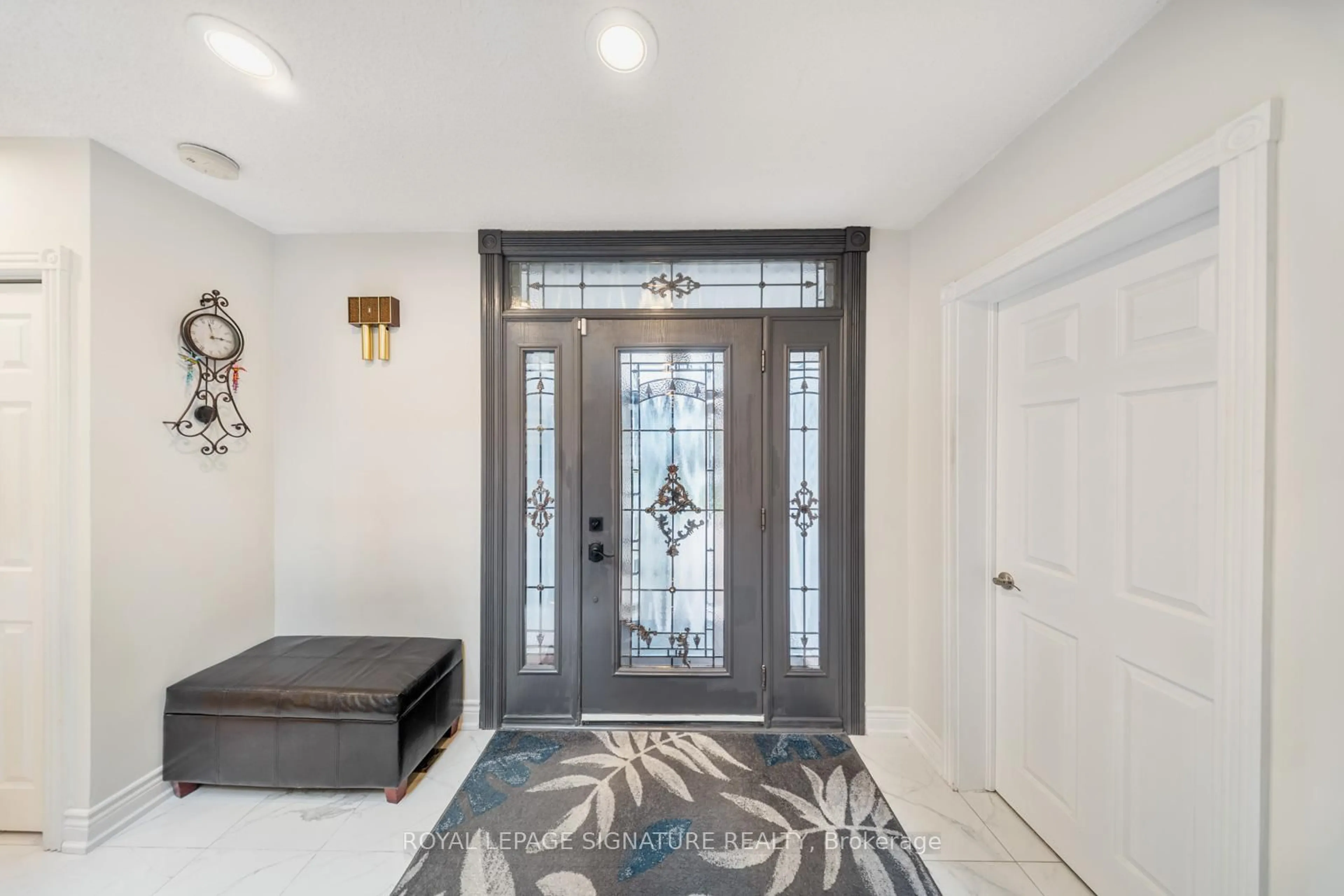 Indoor entryway for 63 Collingdale Rd, Toronto Ontario M9V 3R2