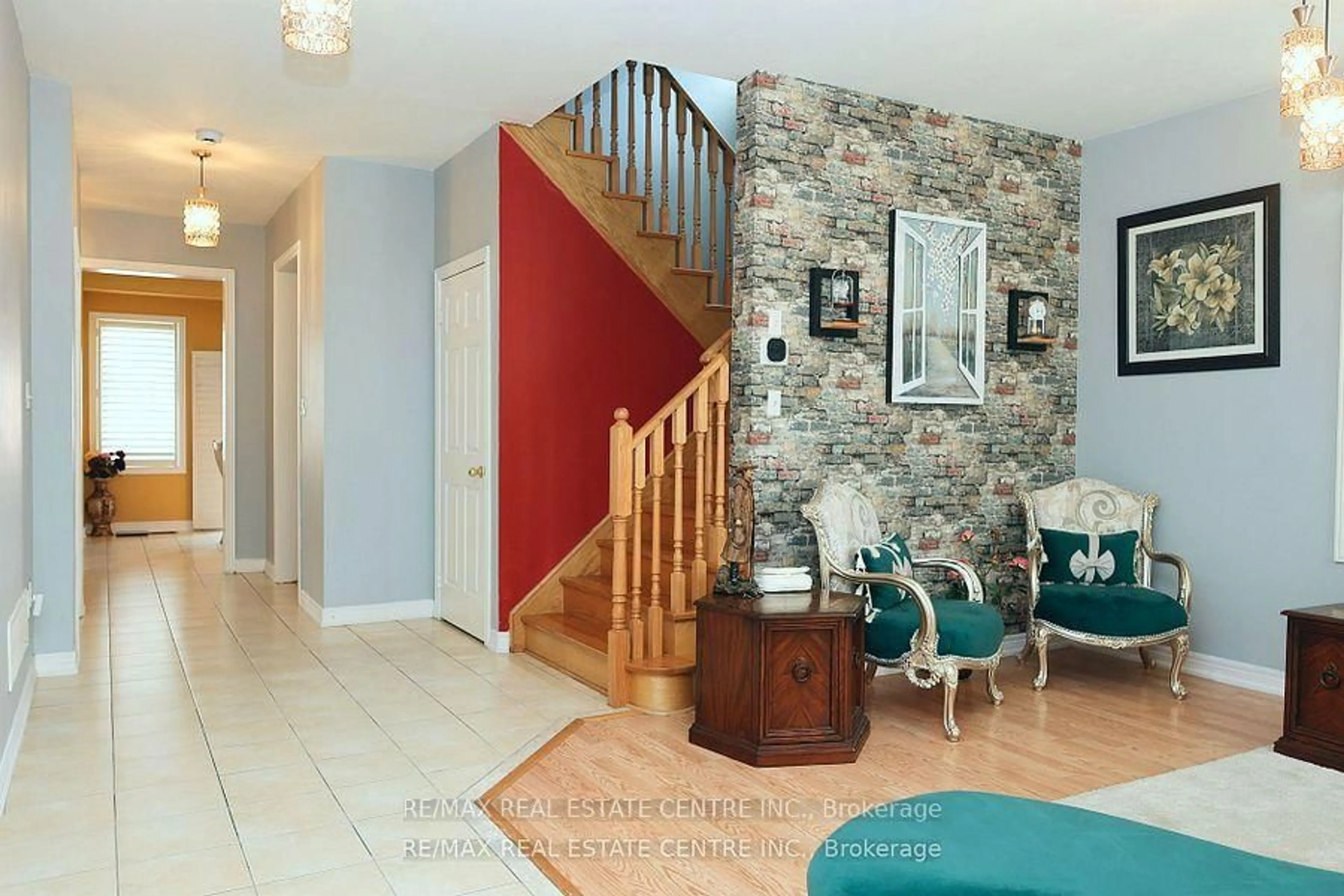 Indoor entryway for 120 Bellchase Tr, Brampton Ontario L6P 3L3