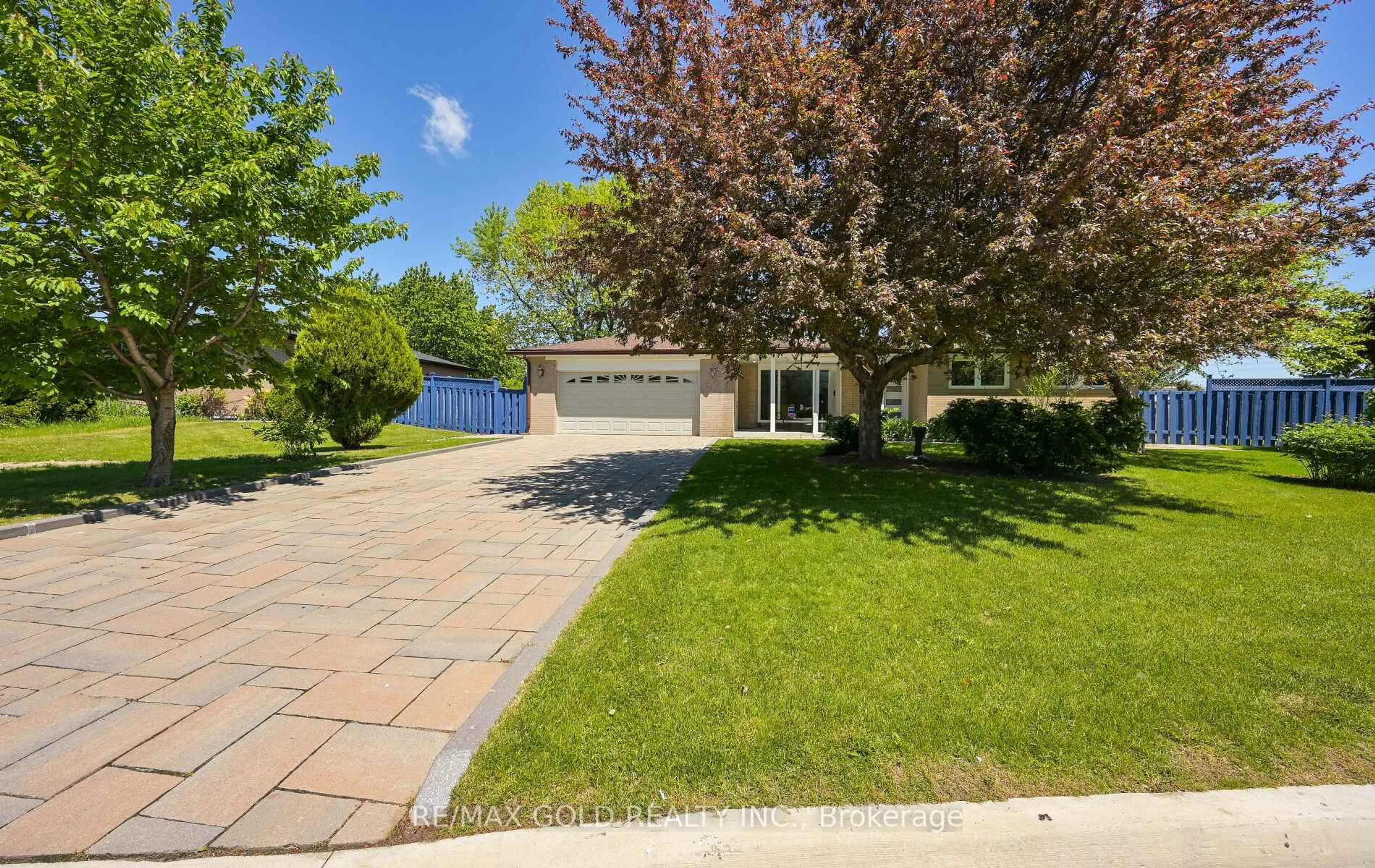 A pic from outside/outdoor area/front of a property/back of a property/a pic from drone, street for 15 Flavian Cres, Brampton Ontario L6T 3P2