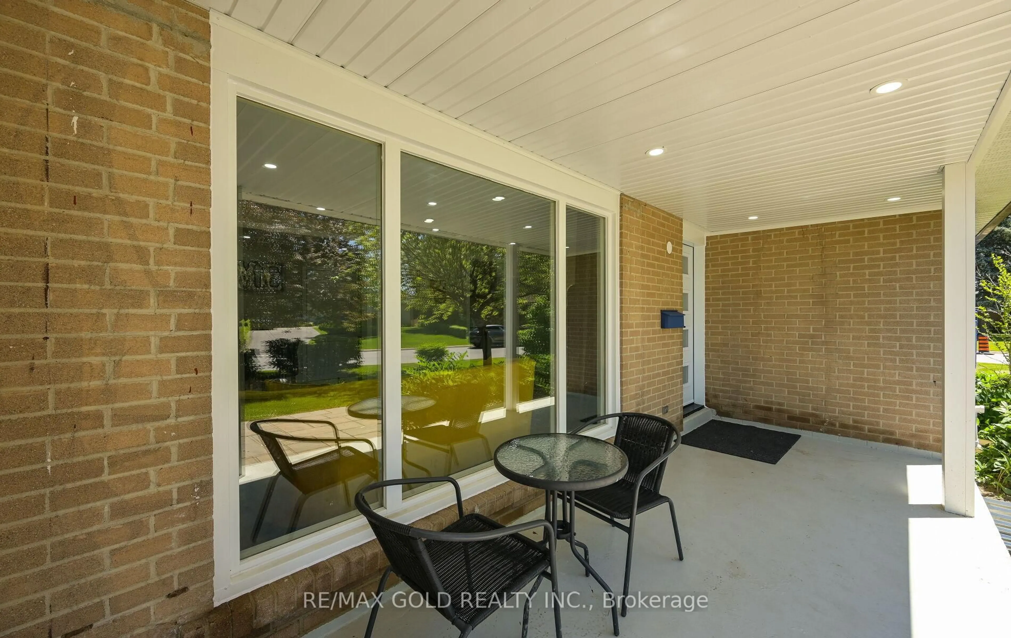 Patio, street for 15 Flavian Cres, Brampton Ontario L6T 3P2