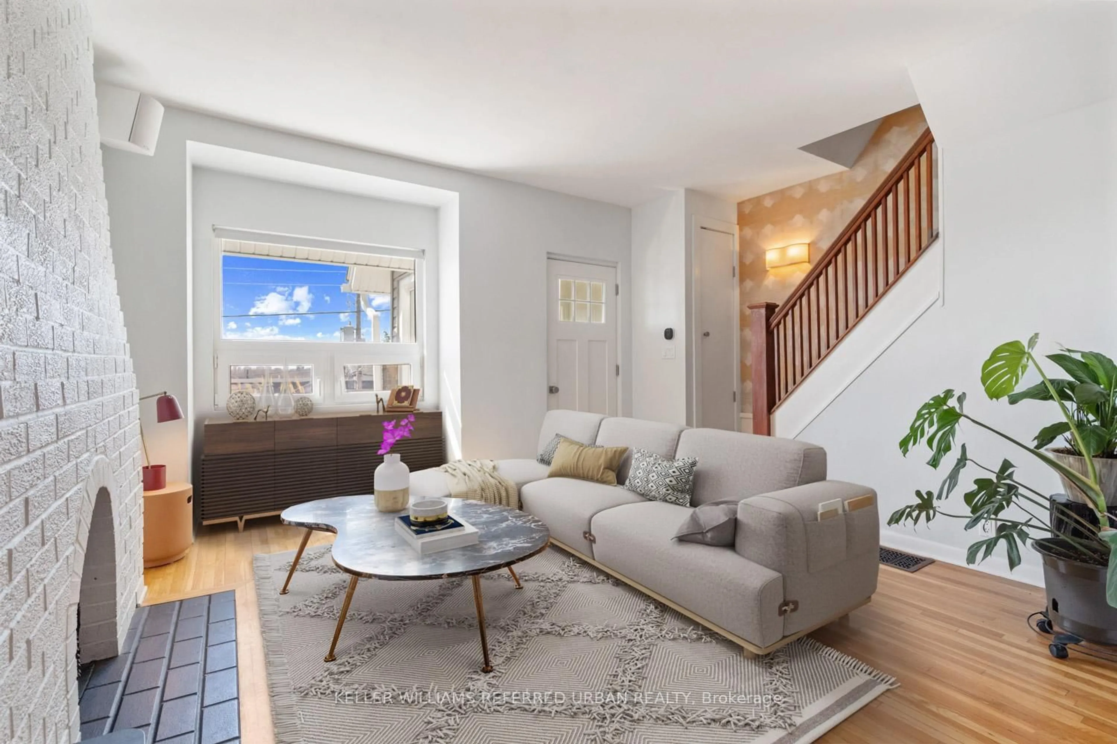 Living room with furniture, unknown for 1370 Davenport Rd, Toronto Ontario M6H 2G9