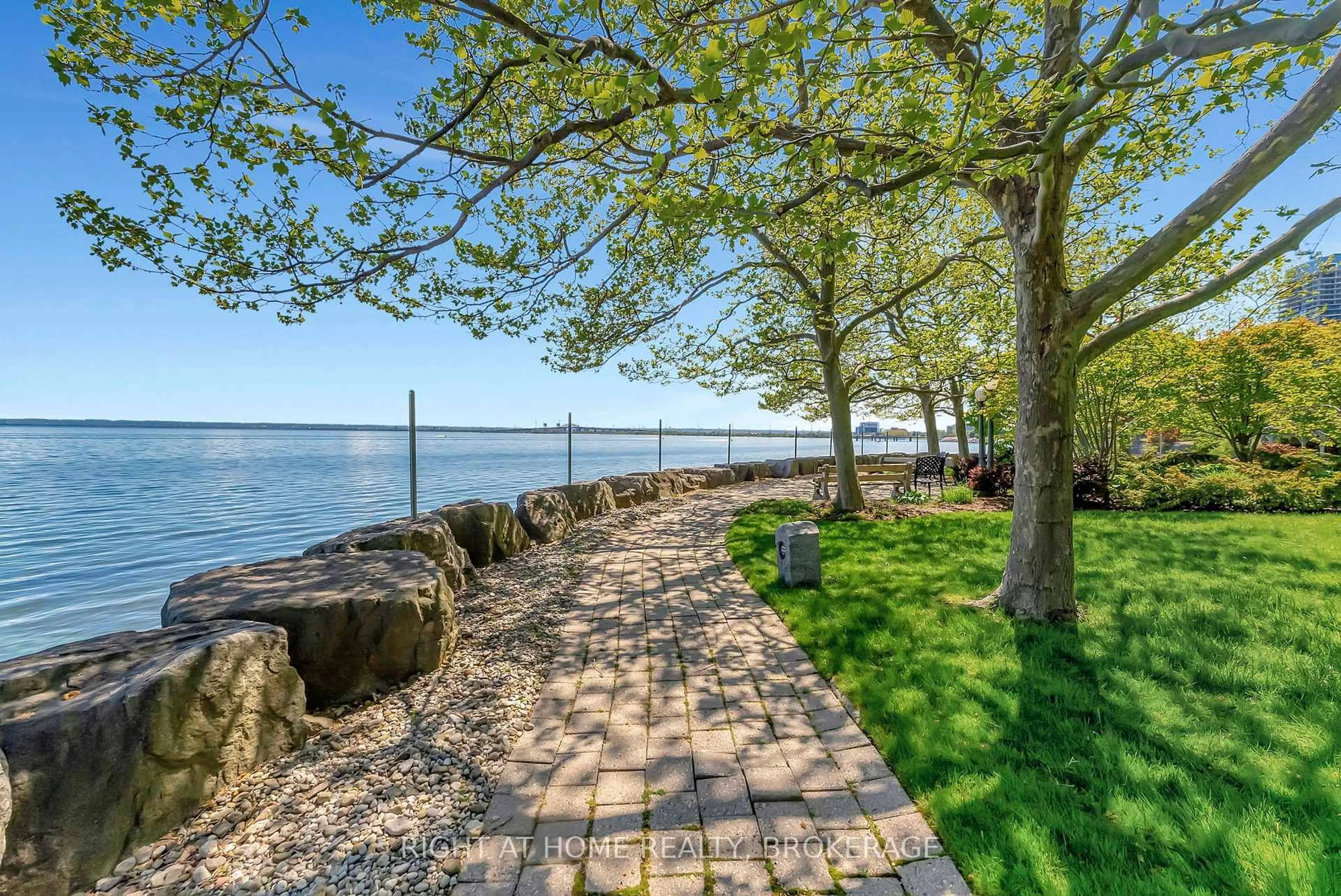 Patio, water/lake/river/ocean view for 2190 Lakeshore Rd #802, Burlington Ontario L7R 4K1