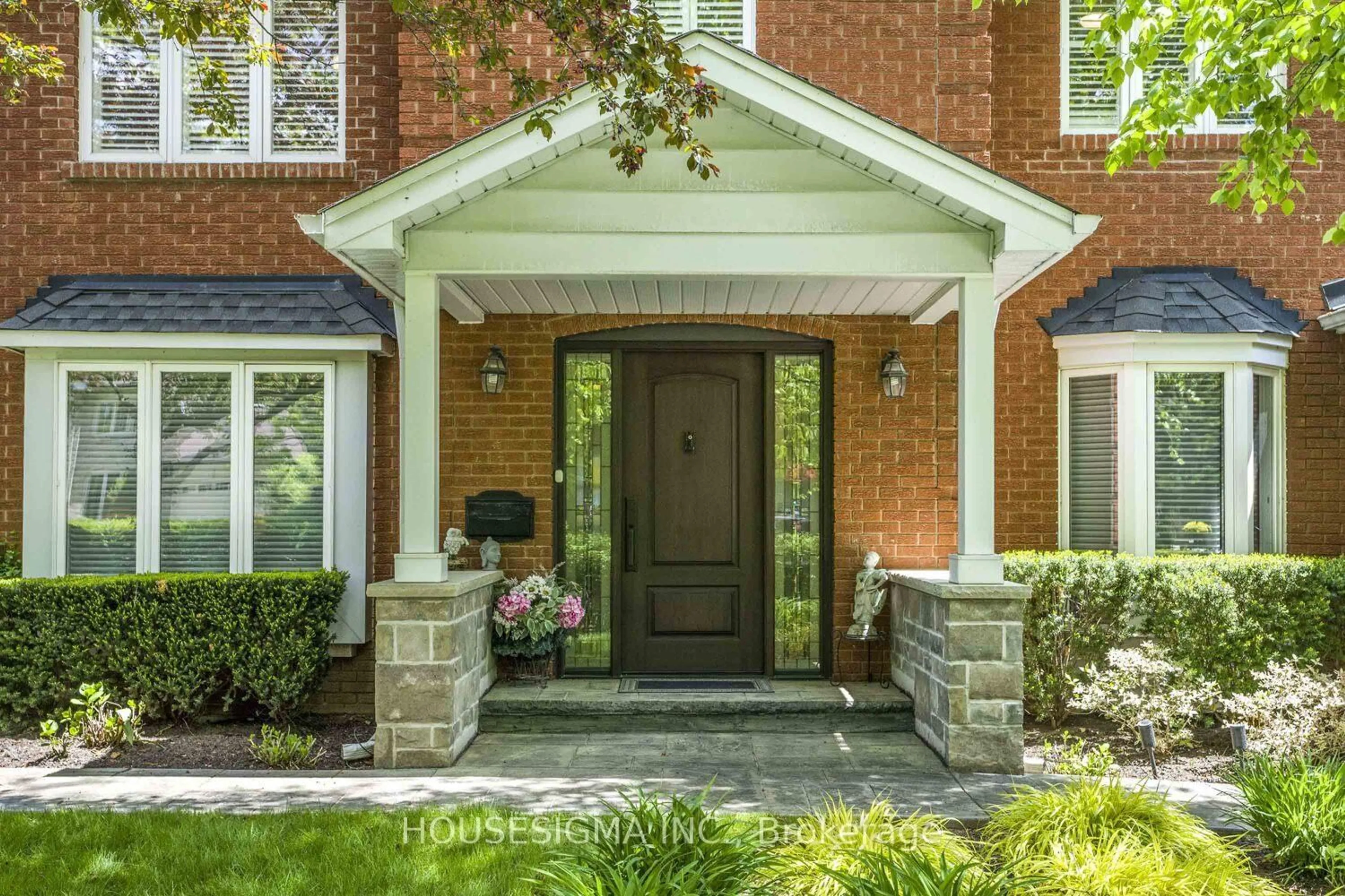 Home with brick exterior material, street for 1150 Cynthia Lane, Oakville Ontario L6J 6A6