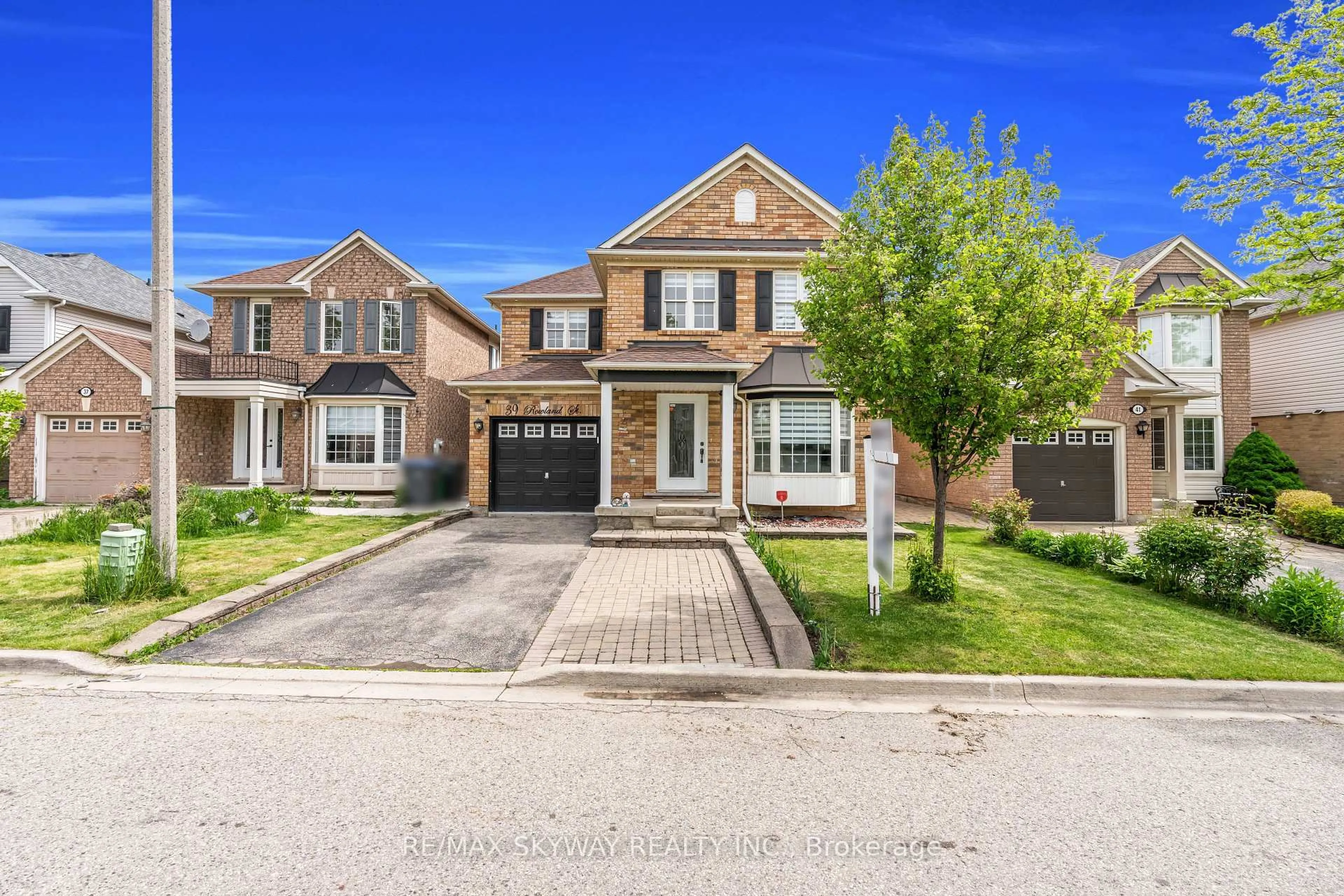 Home with brick exterior material, street for 39 Rowland St, Brampton Ontario L7A 1Z9