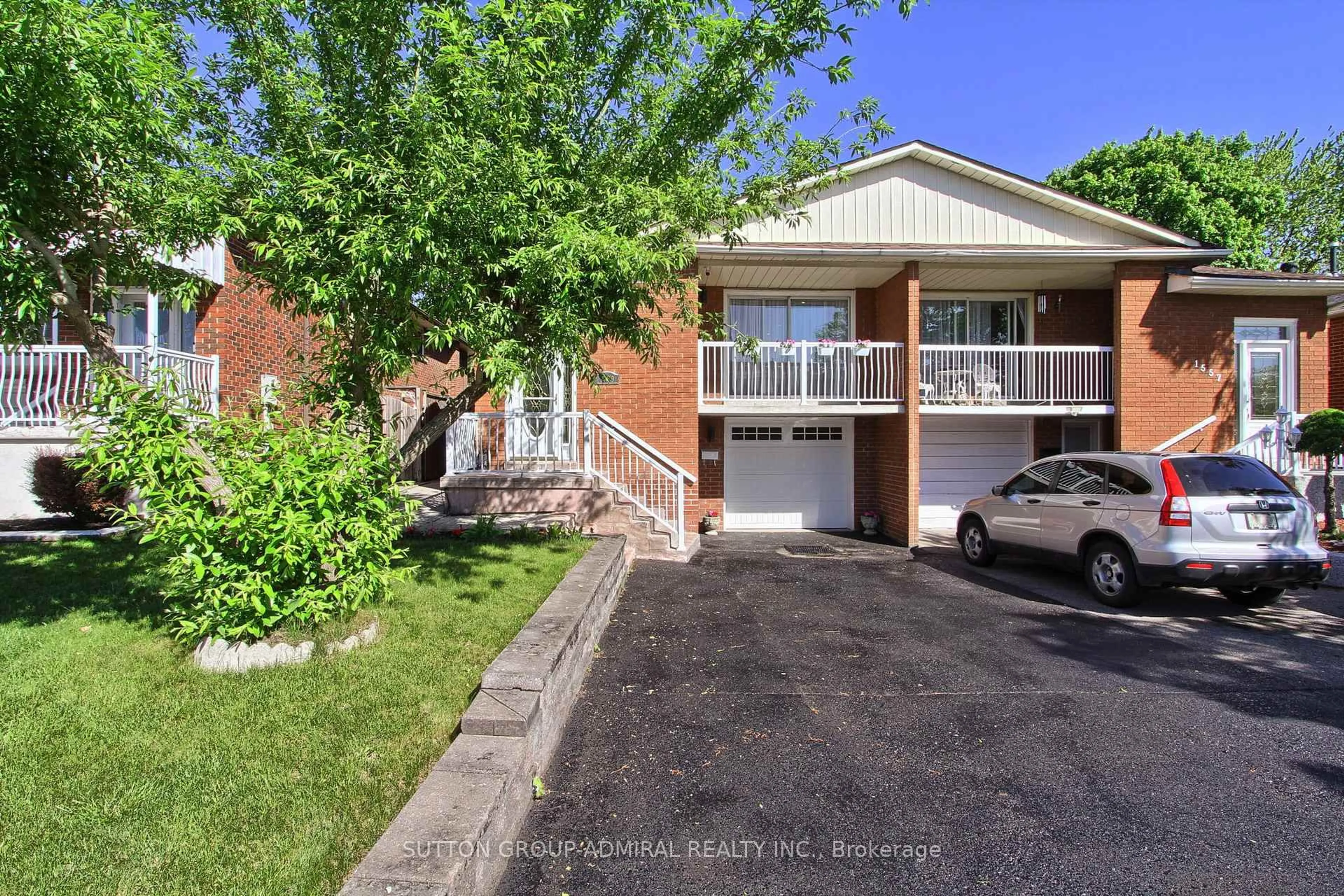 Home with brick exterior material, street for 1559 Shale Oak Mews, Mississauga Ontario L4W 2M1